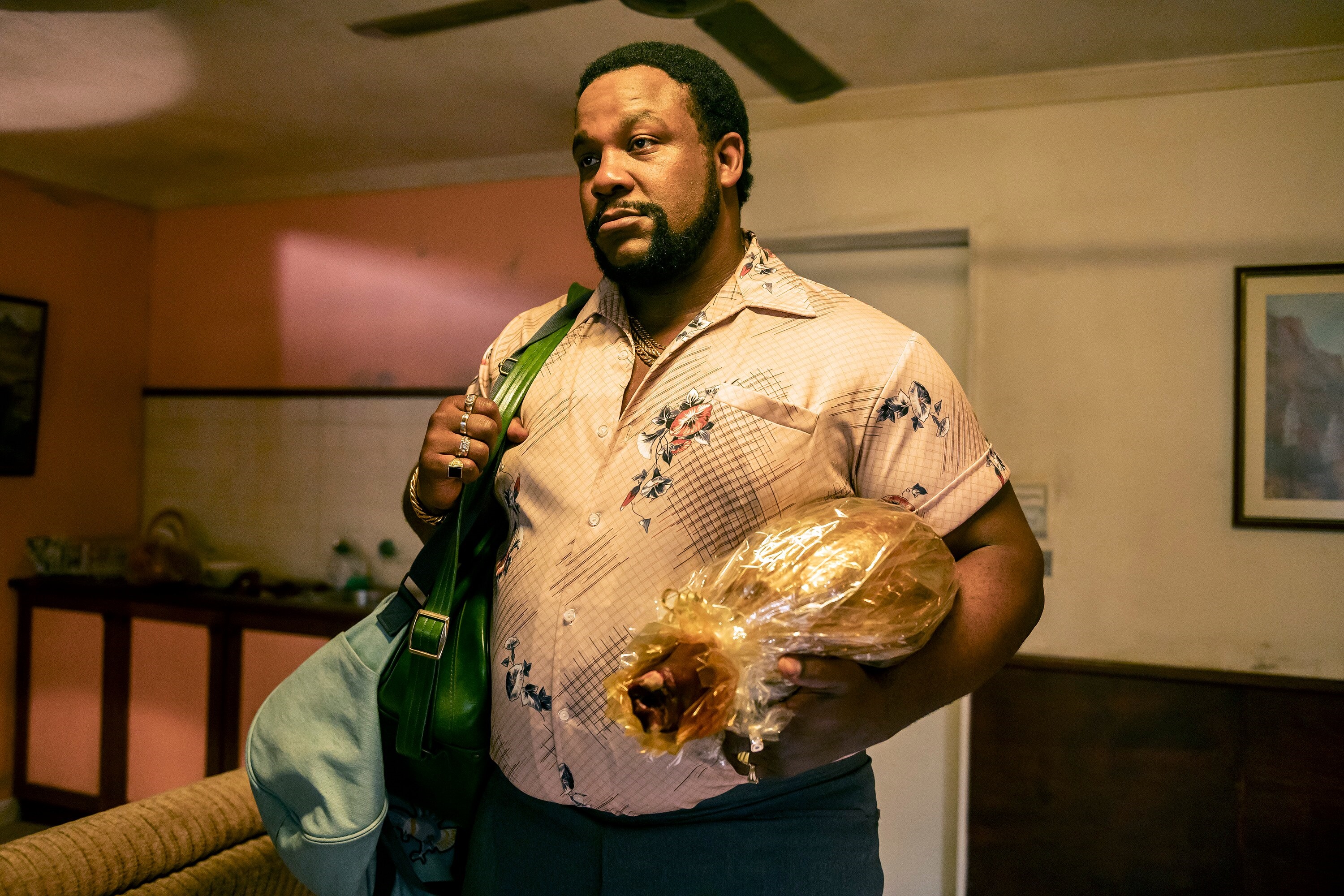 Man holding a bag and food HD Wallpaper