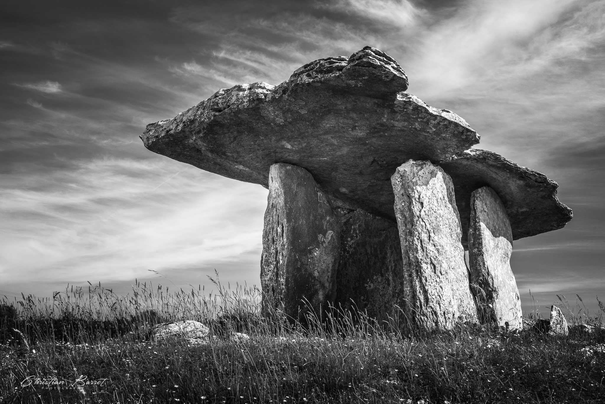 Poulnabrone Dolmen, Ireland HD Wallpaper