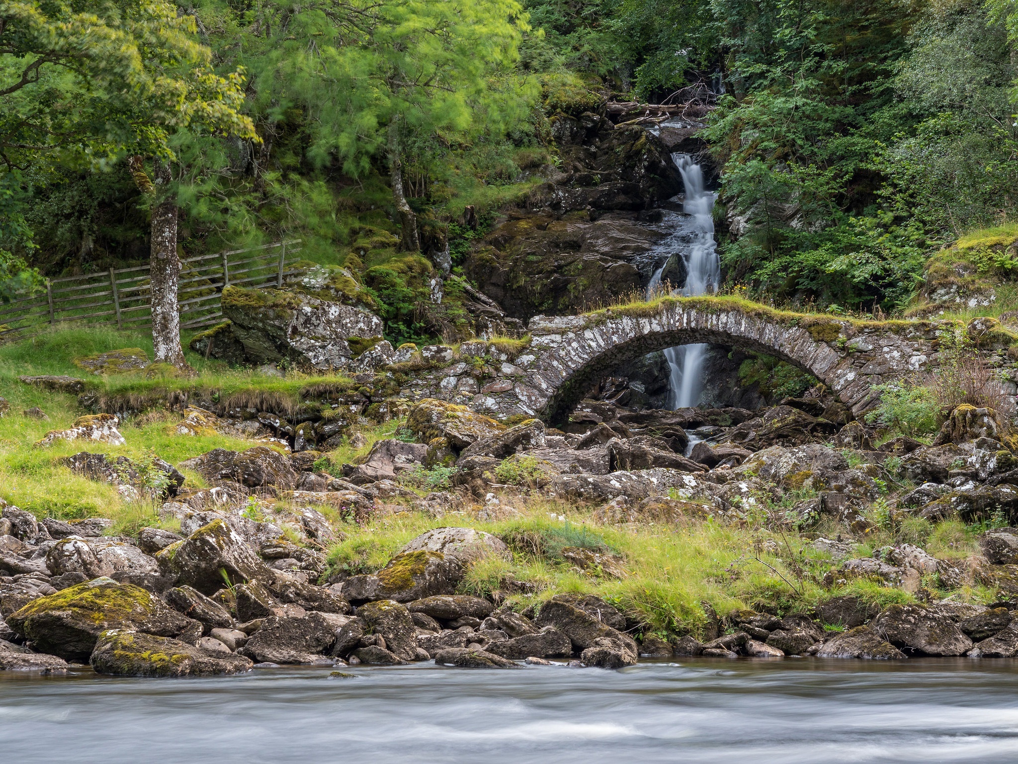Stone bridge over a waterfall in Scotland HD Wallpaper