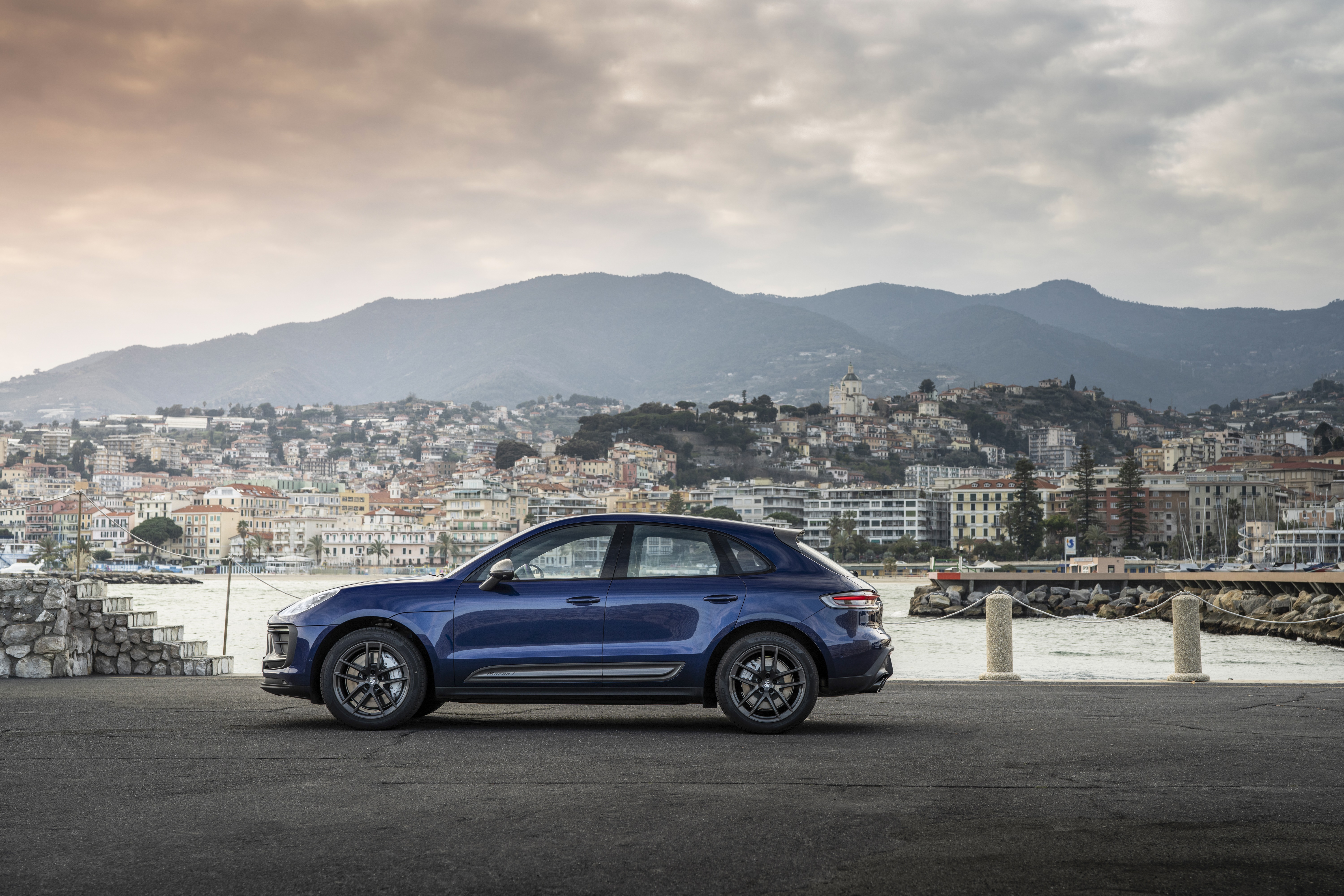 Porsche Macan Turbo HD Wallpaper