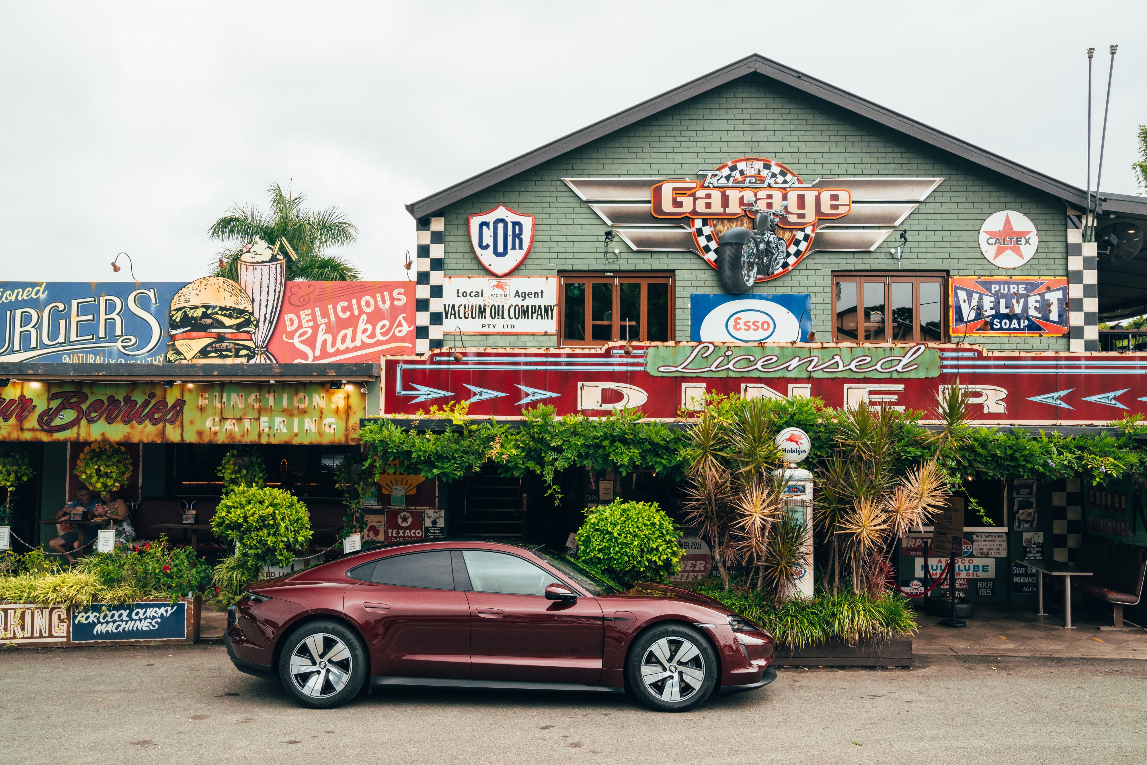 Porsche Taycan 4K in front of a retro diner HD Wallpaper