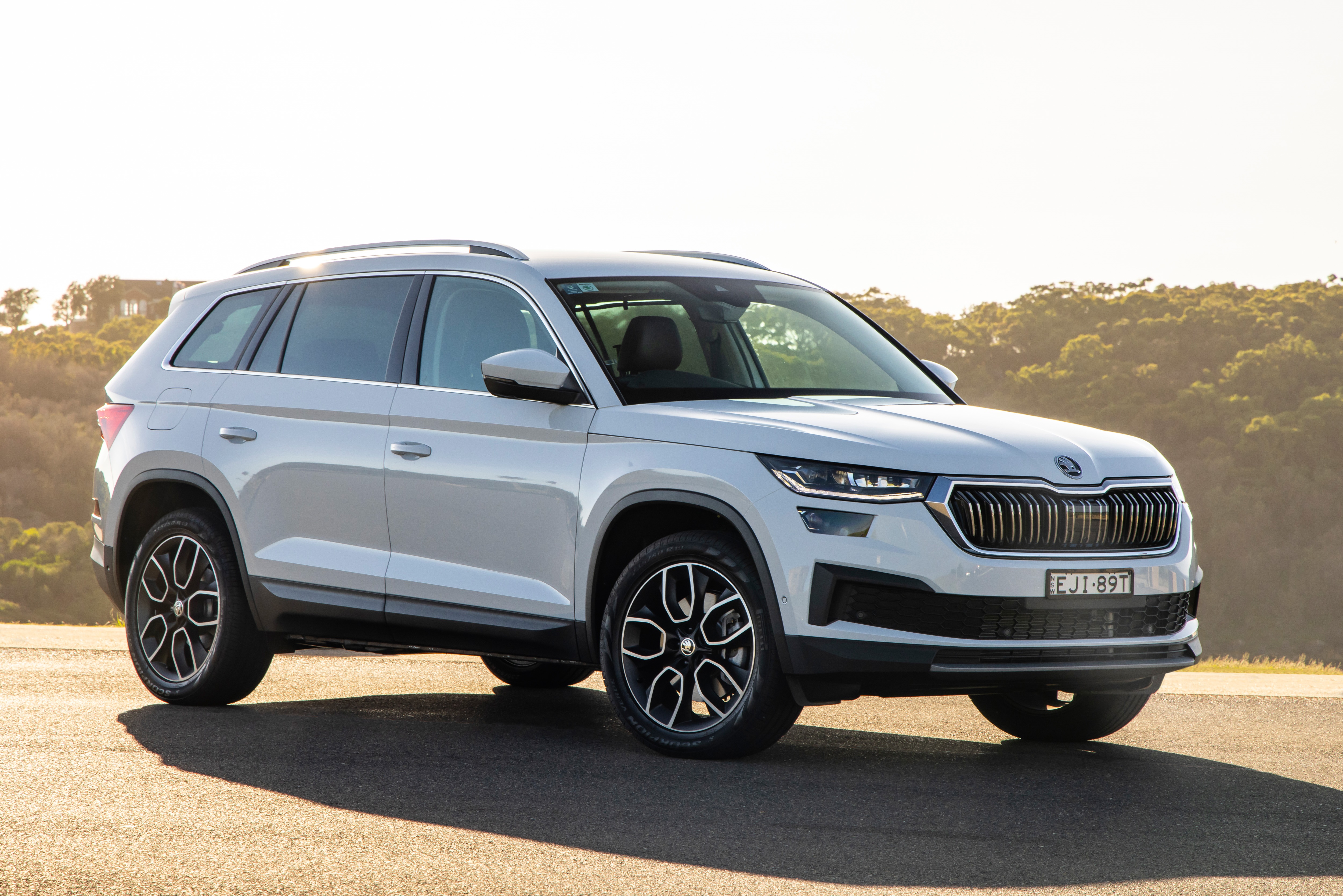 White Skoda Kodiaq SUV parked outdoors HD Wallpaper