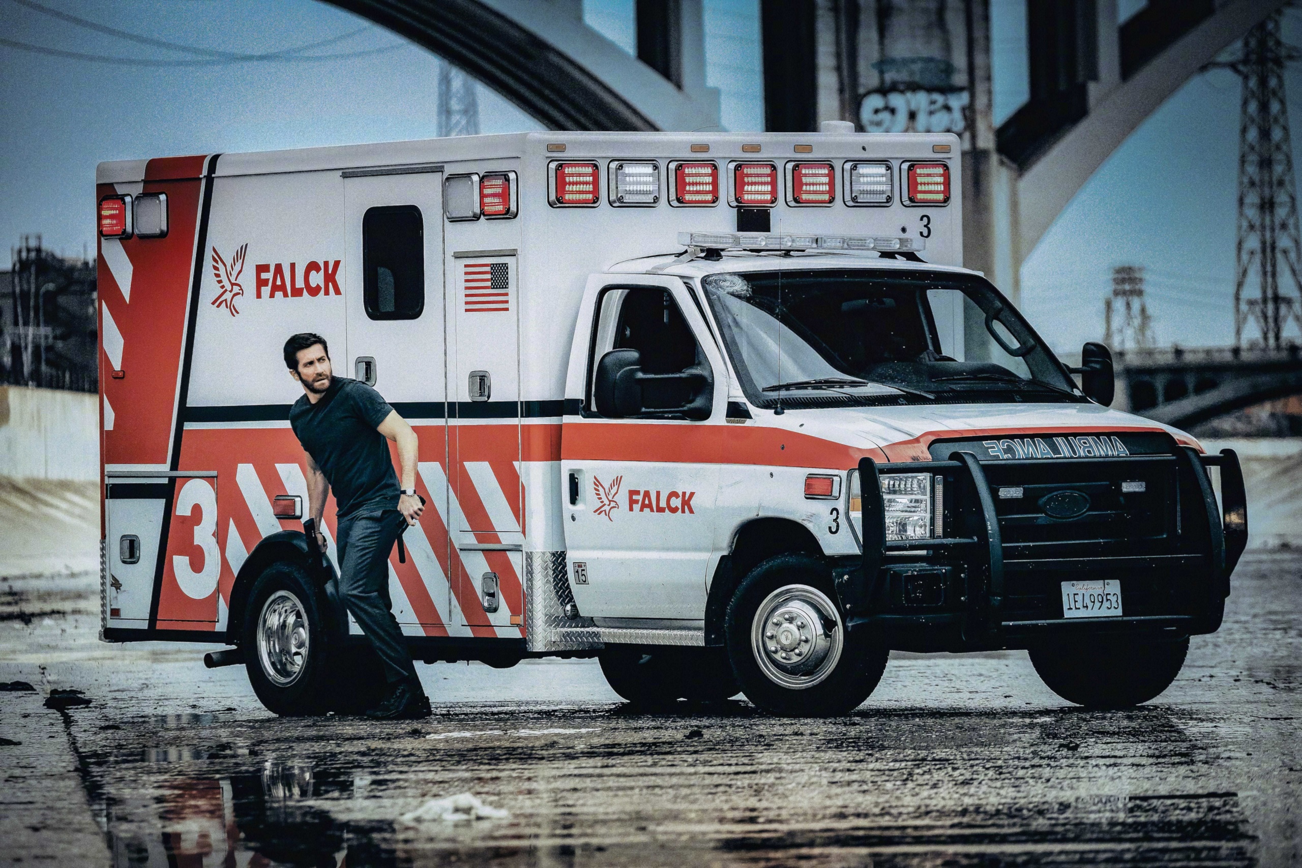Jake Gyllenhaal with Falck Ambulance HD Wallpaper