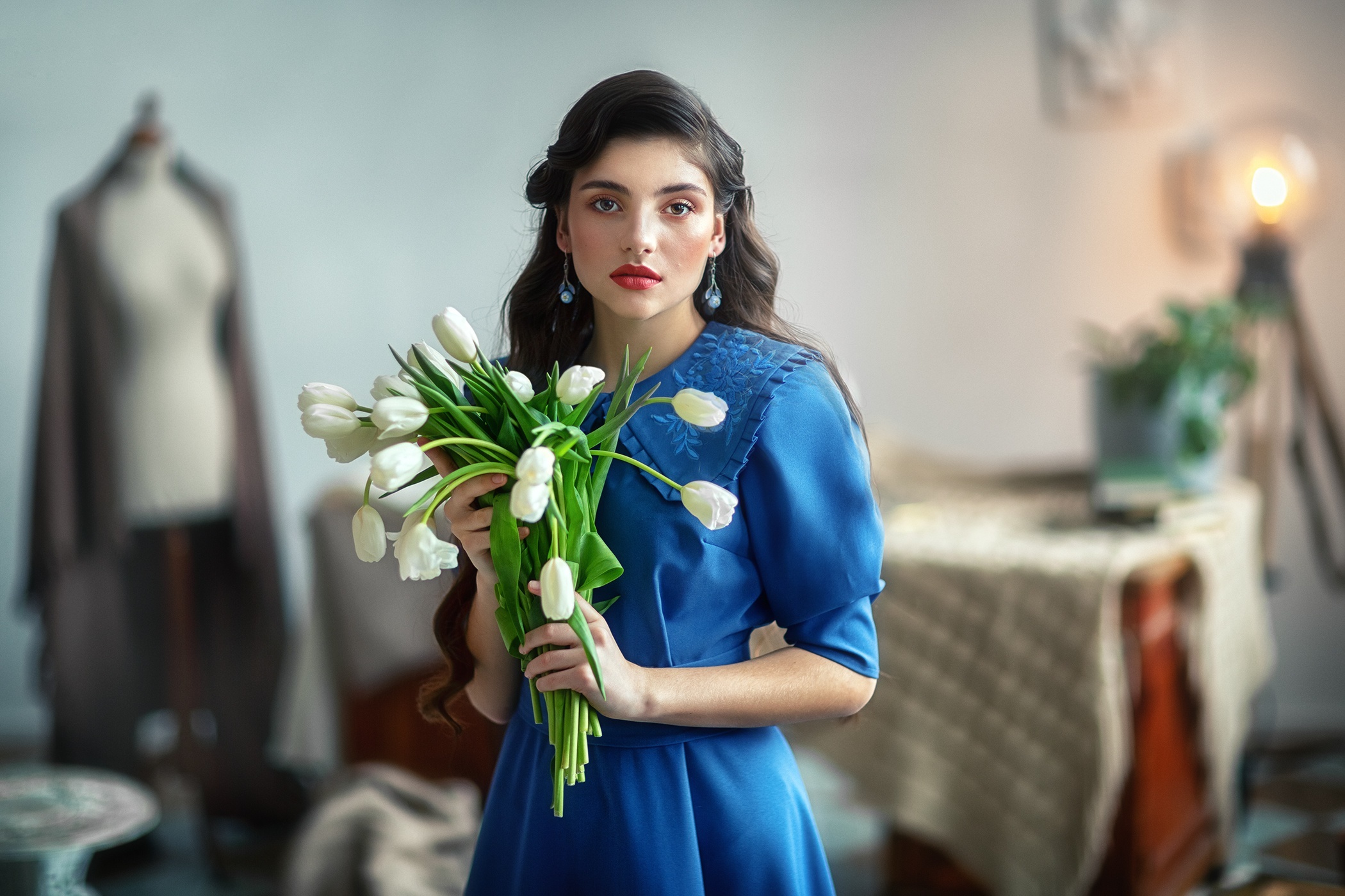 Woman in blue dress holding white tulips HD Wallpaper