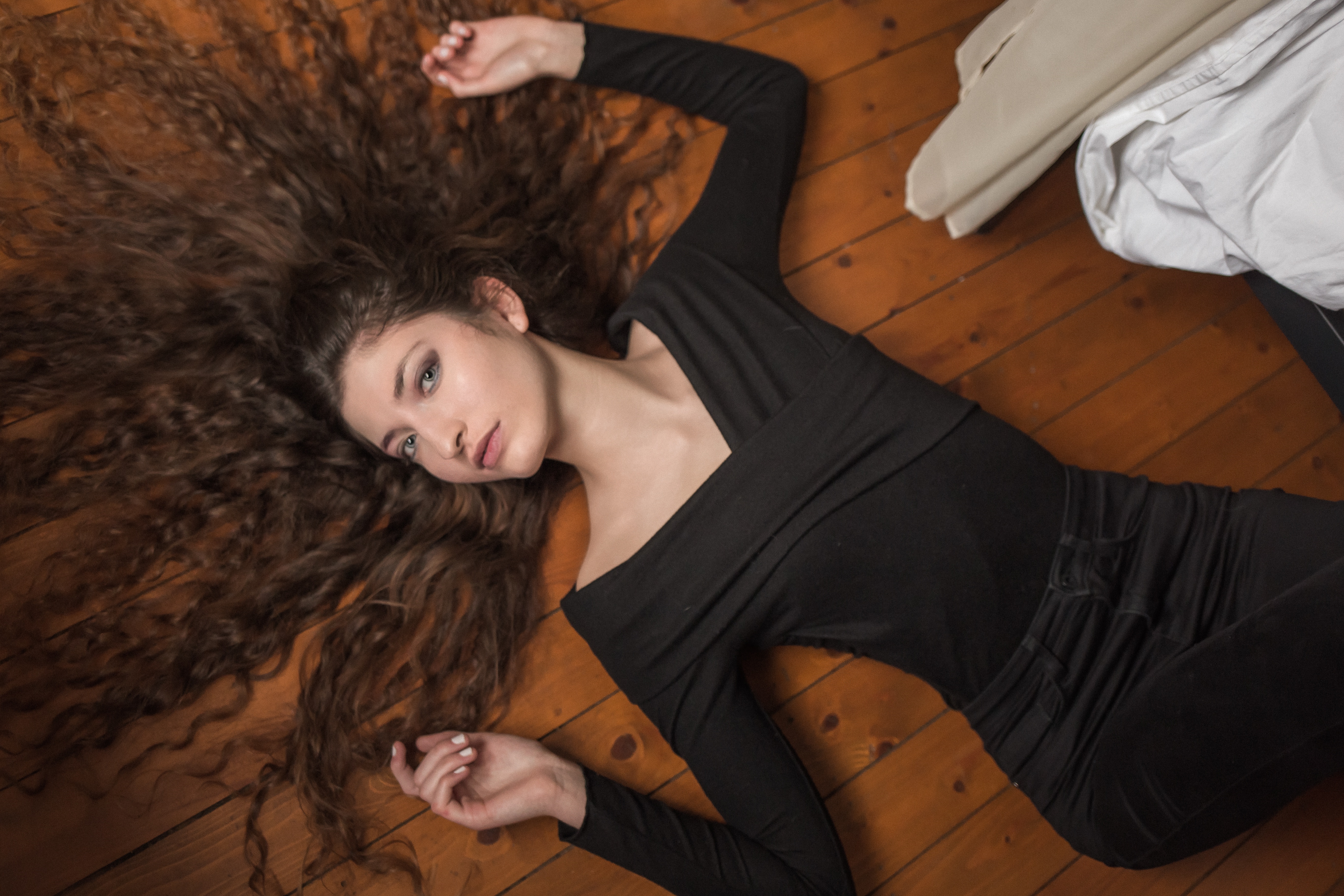 Model Lying Down with Flowing Hair in HD Wallpaper