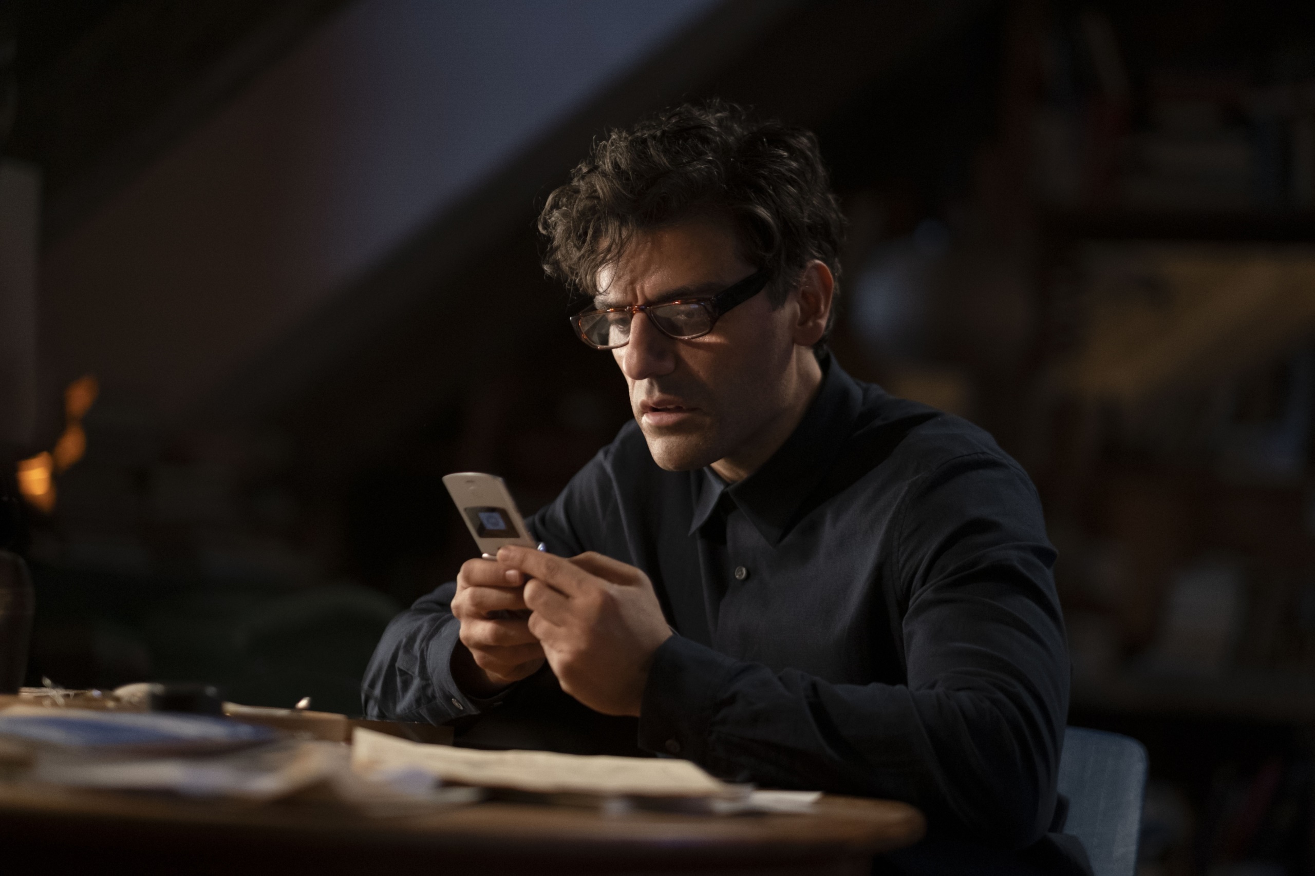 Oscar Isaac as Moon Knight on his phone HD Wallpaper