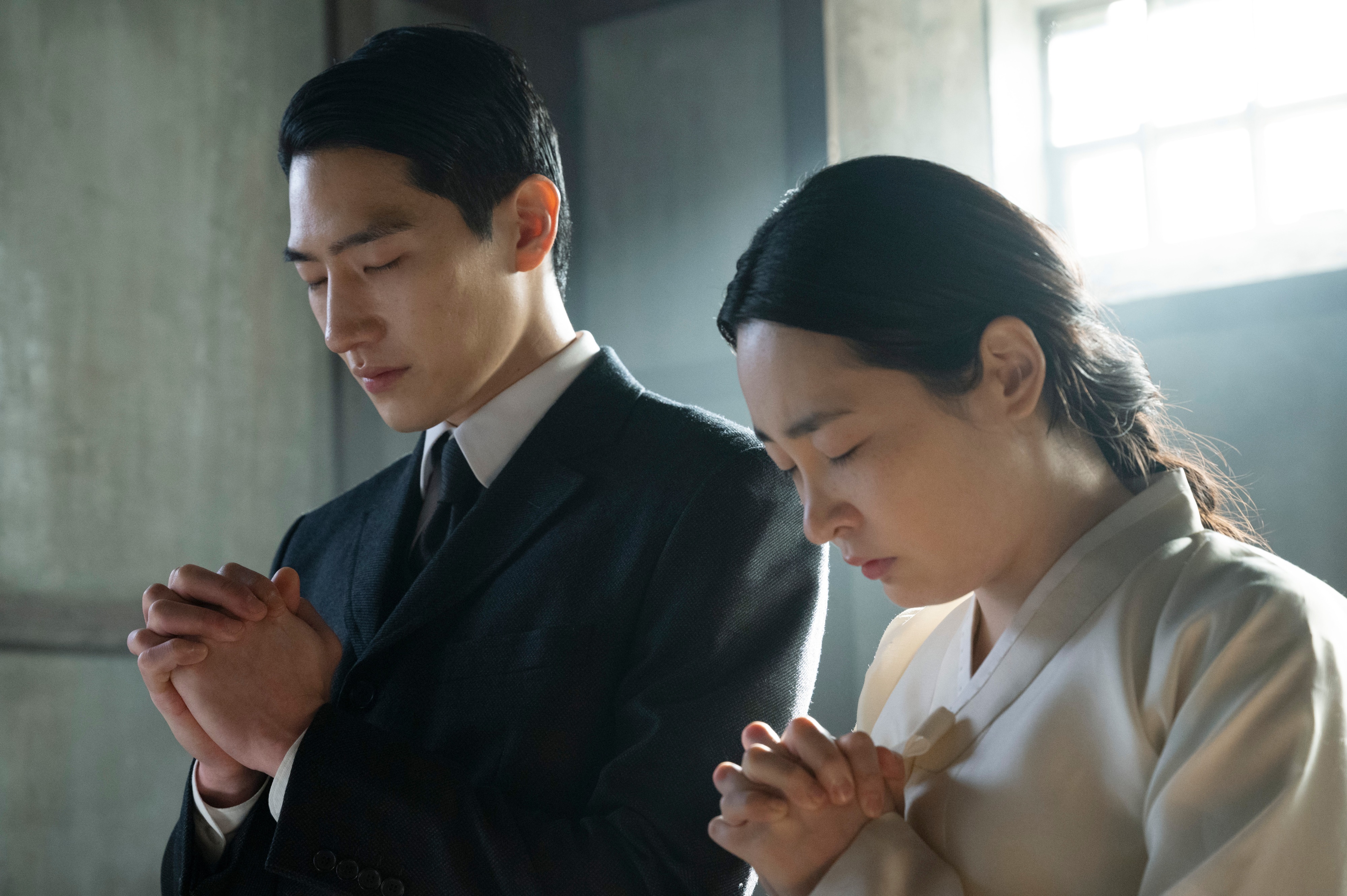 Minha Kim and Steve Sanghyun Noh from Pachinko 4K HD Wallpaper