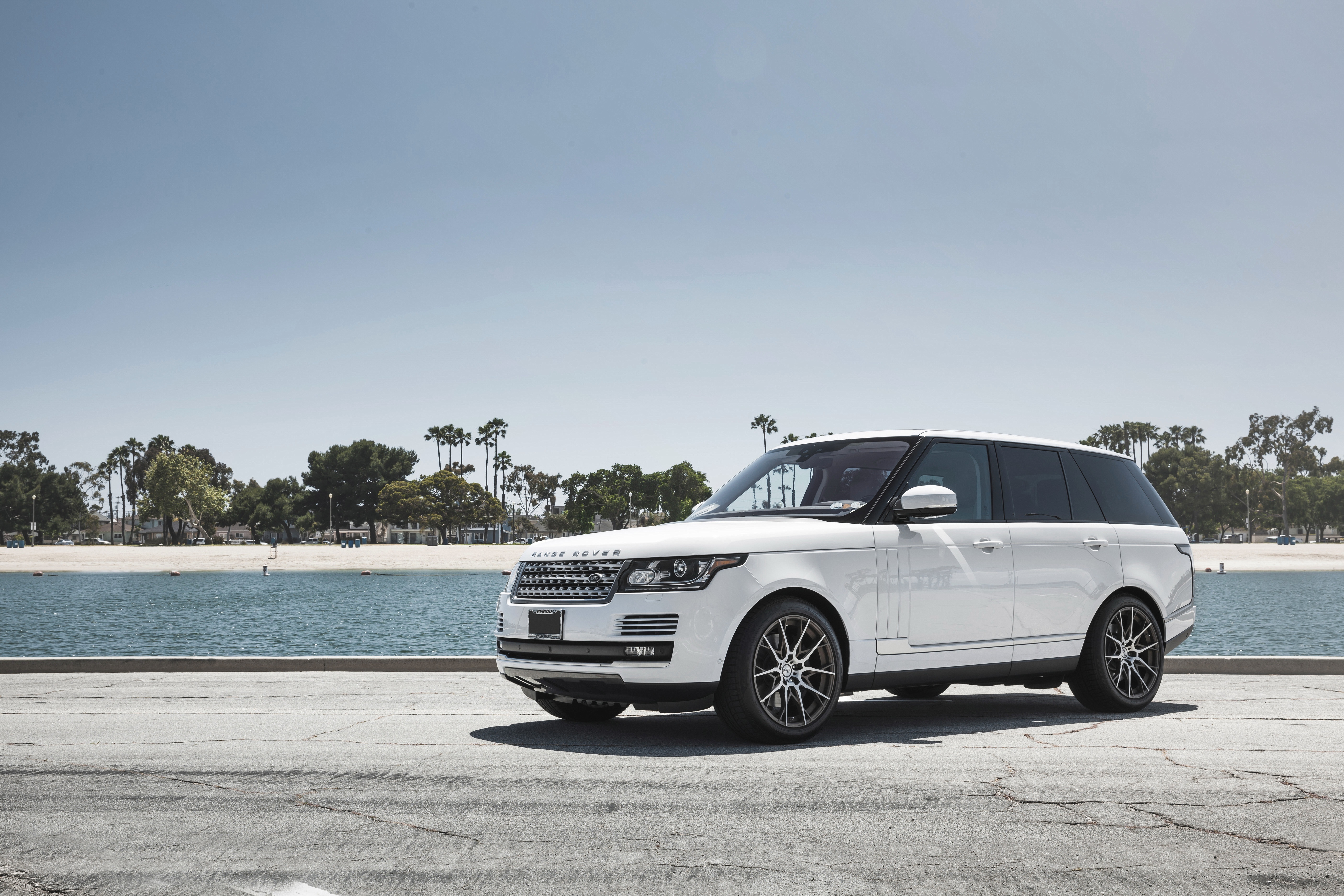 White Range Rover 4K HD Wallpaper