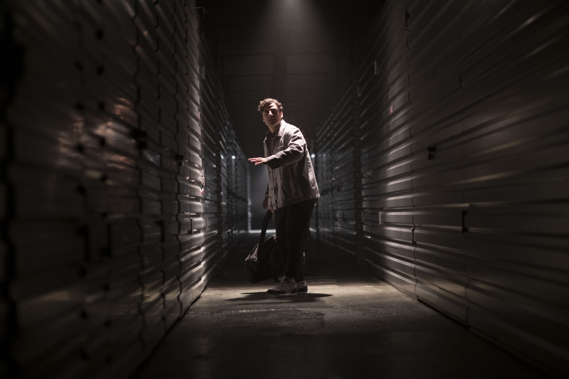 Oscar Isaac as Moon Knight in a storage unit hallway HD Wallpaper