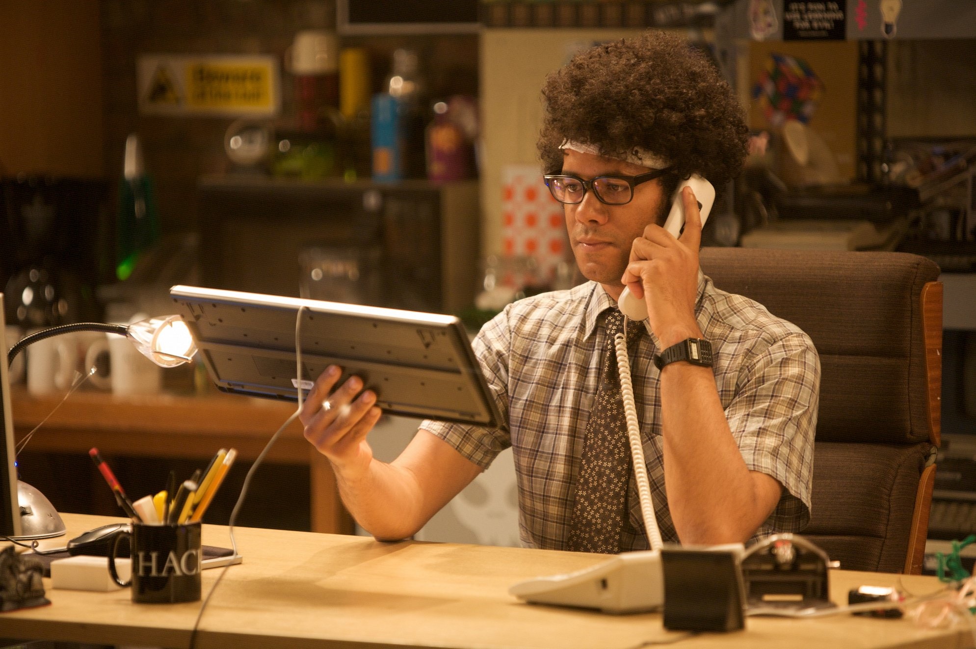 Maurice Moss From The It Crowd On The Phone Hd Wallpaper Rare Gallery
