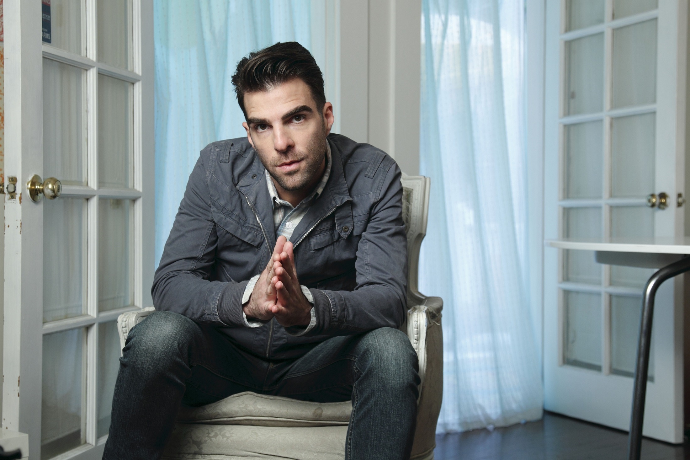 Zachary Quinto sitting in a chair HD Wallpaper
