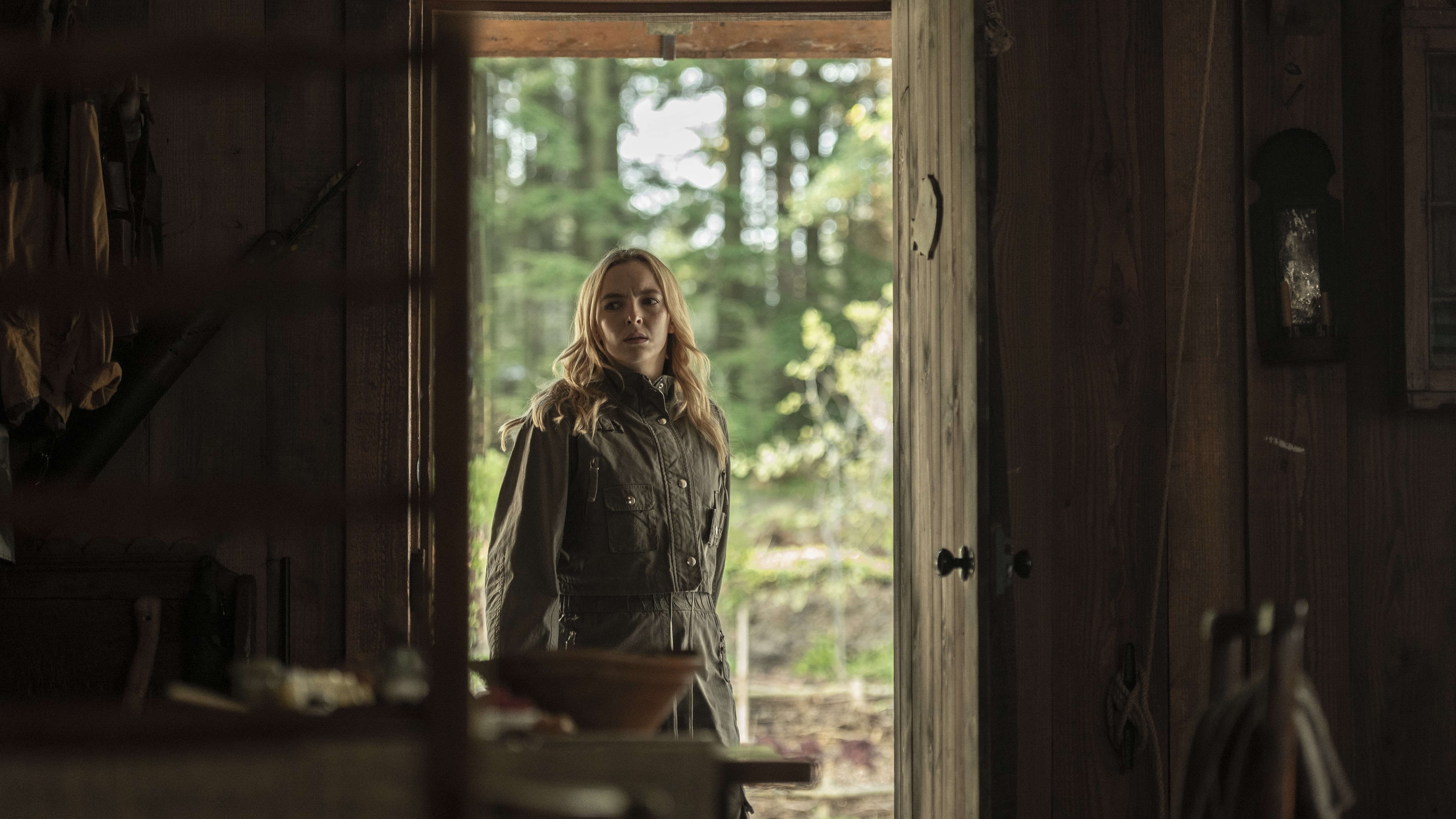 Jodie Comer from Killing Eve in a cabin HD Wallpaper