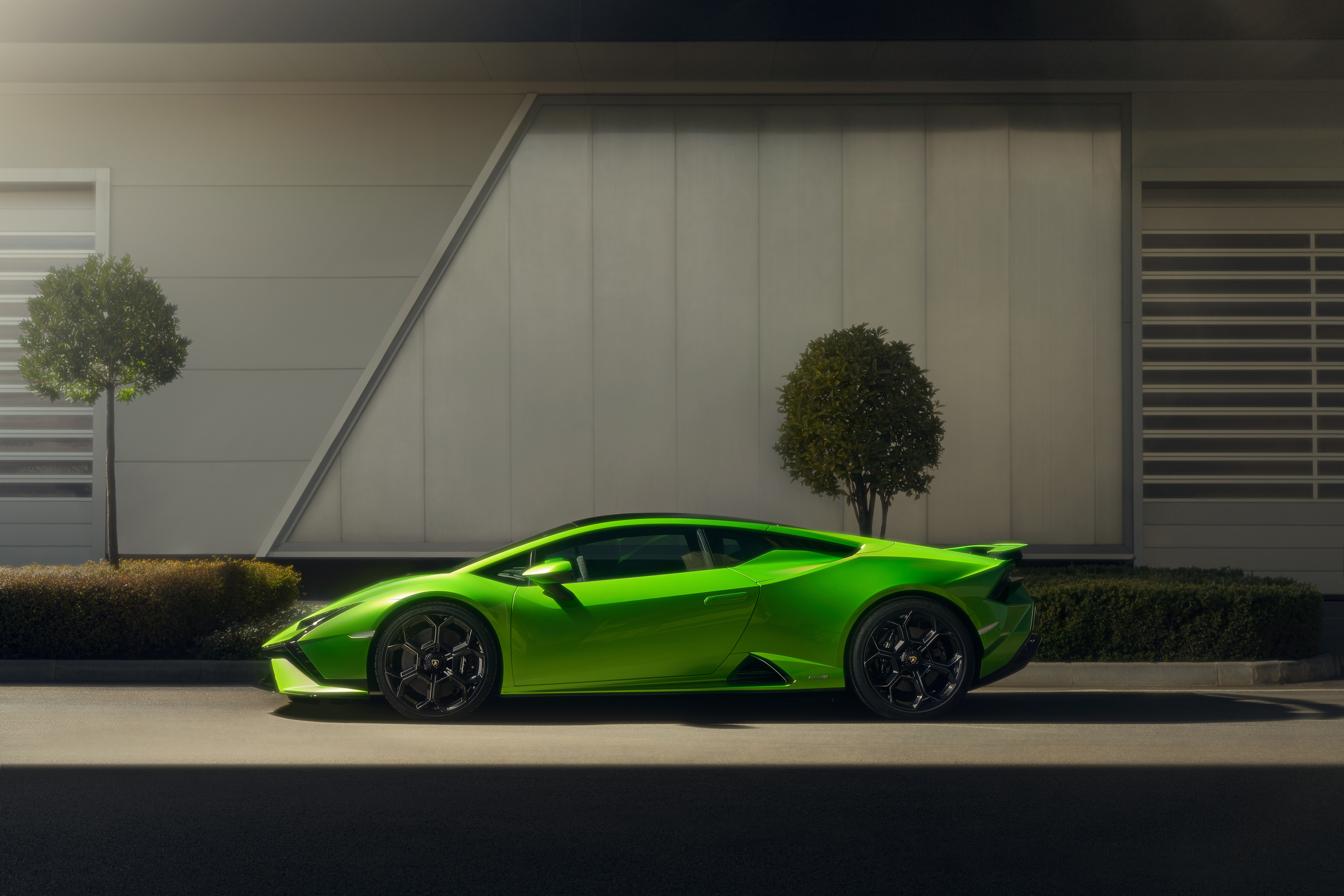 Green Lamborghini Huracán Tecnica parked outside building HD Wallpaper