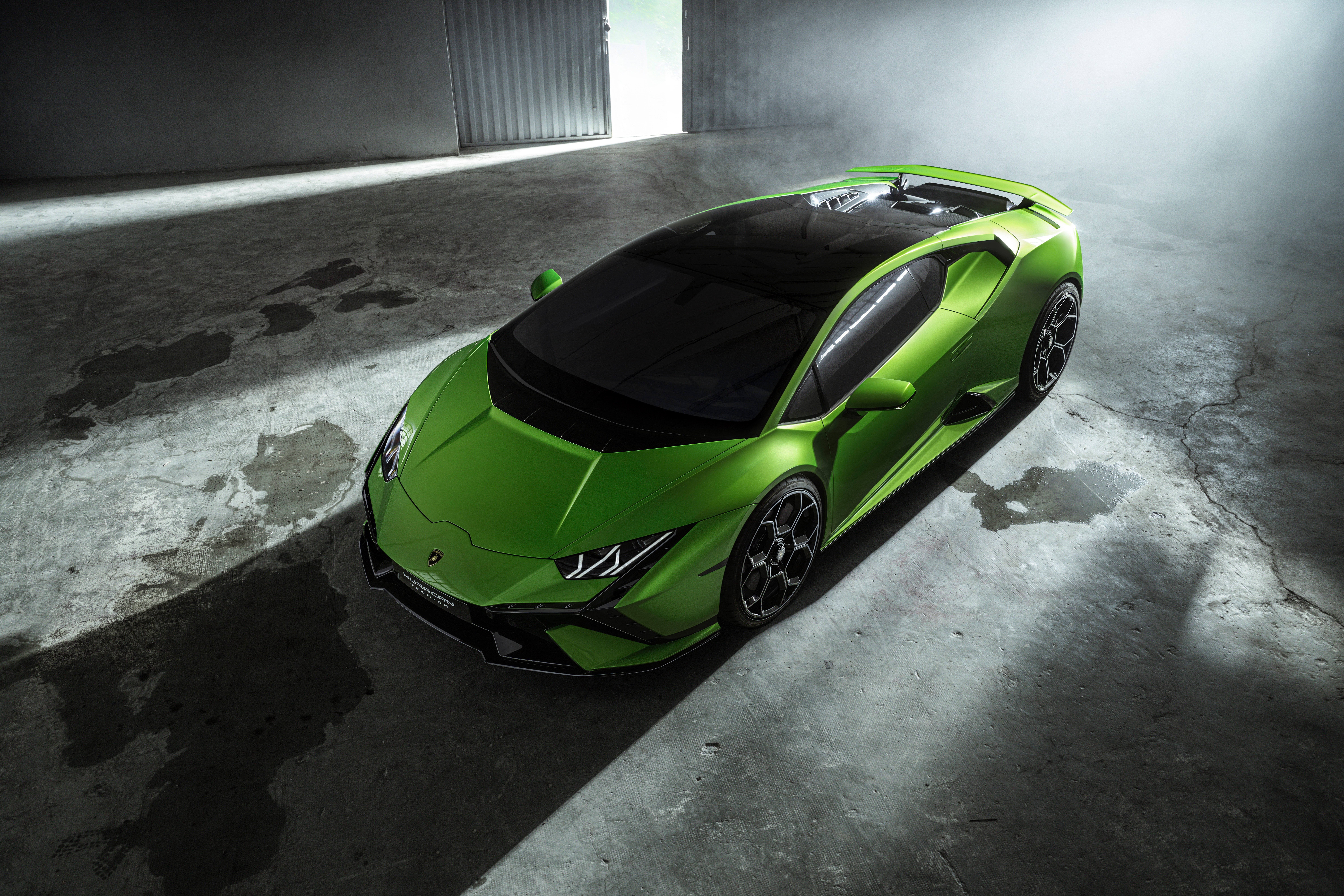 Green Lamborghini Huracán Tecnica in a garage HD Wallpaper