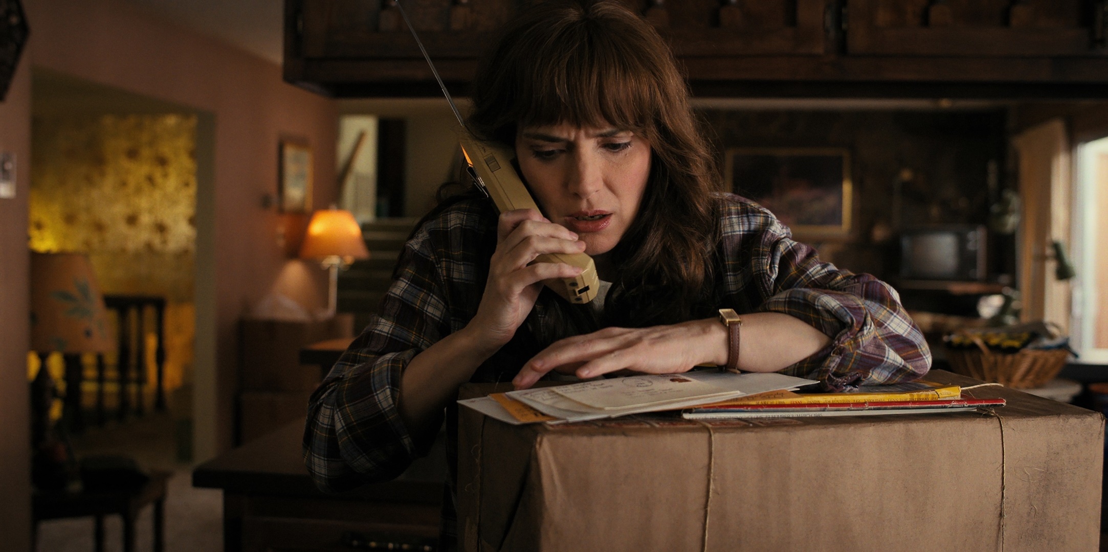 Joyce Byers from Stranger Things on the phone HD Wallpaper