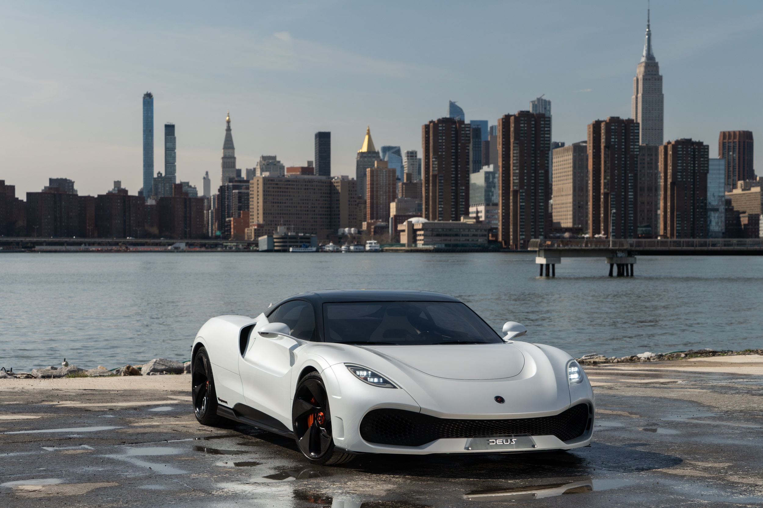 Deus Vayenne Concept car in New York City HD Wallpaper