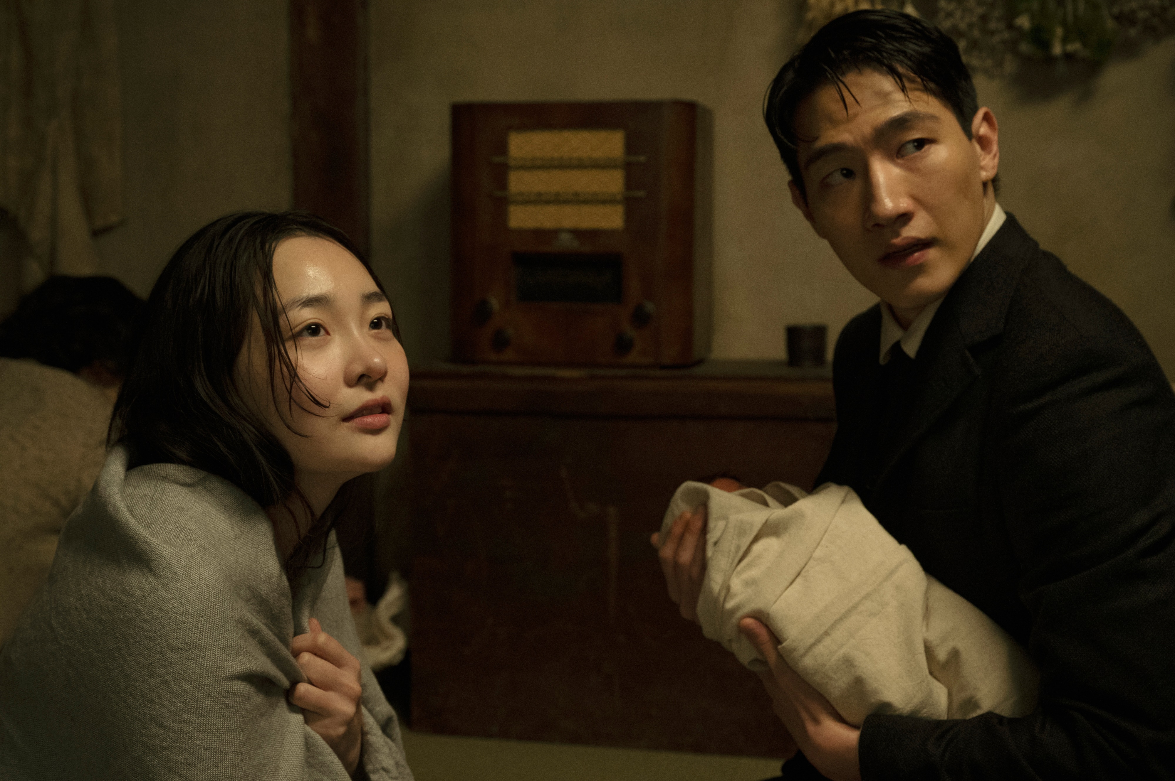 Minha Kim and Steve Sanghyun Noh from Pachinko 4K HD Wallpaper