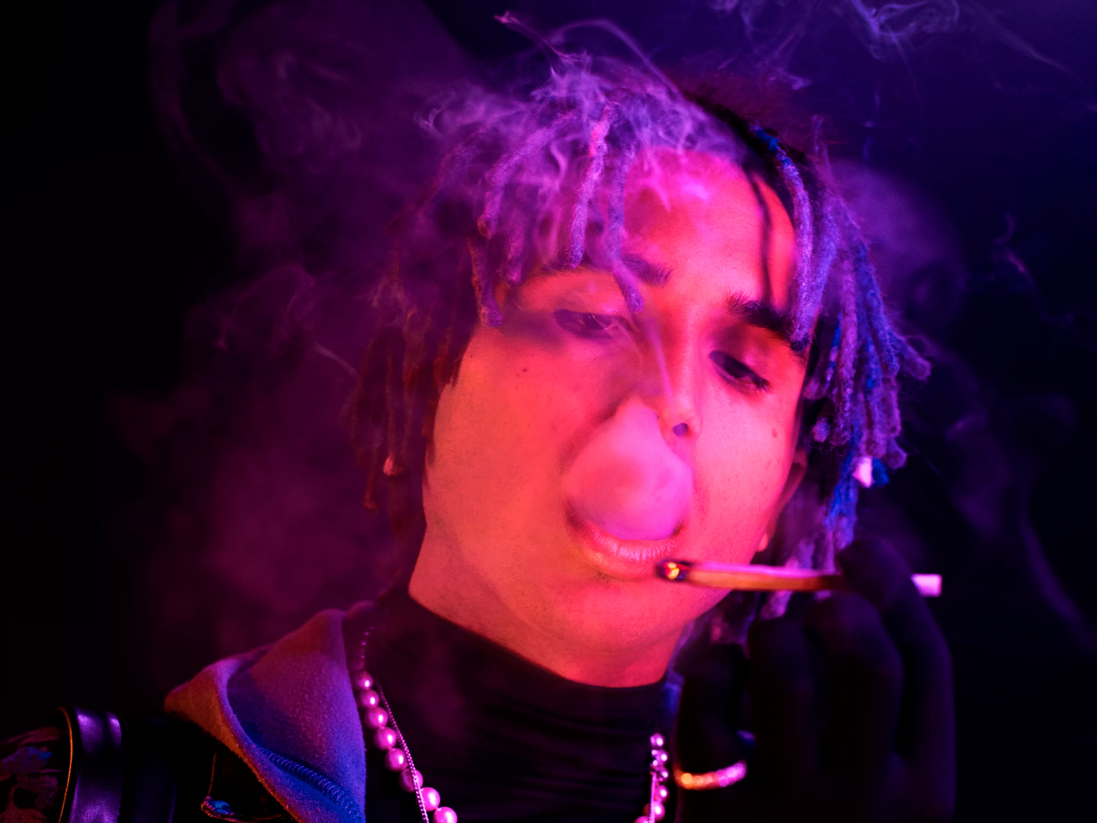 Matuê smoking HD Wallpaper