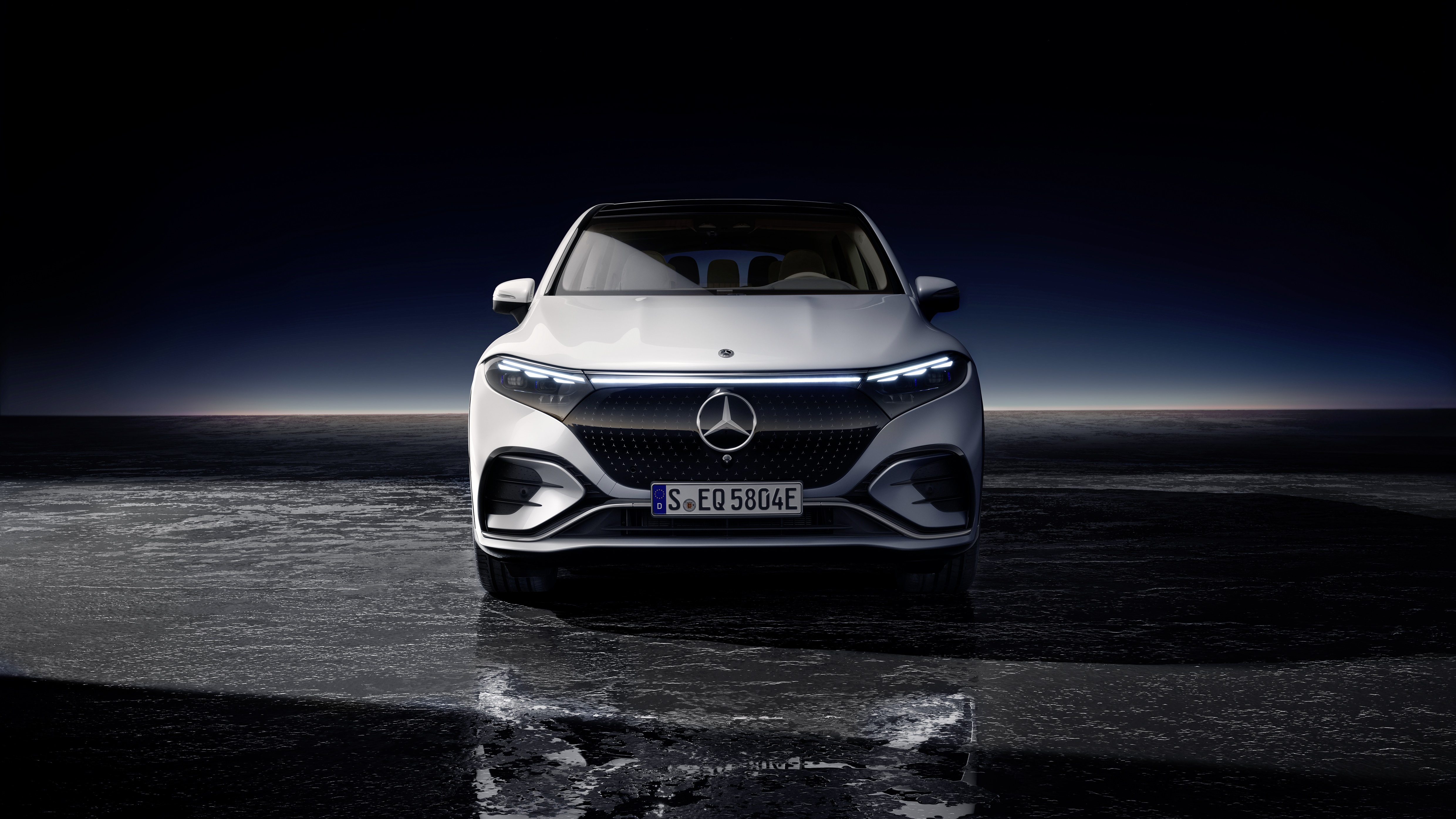 Mercedes-Benz EQS 450+ HD Wallpaper
