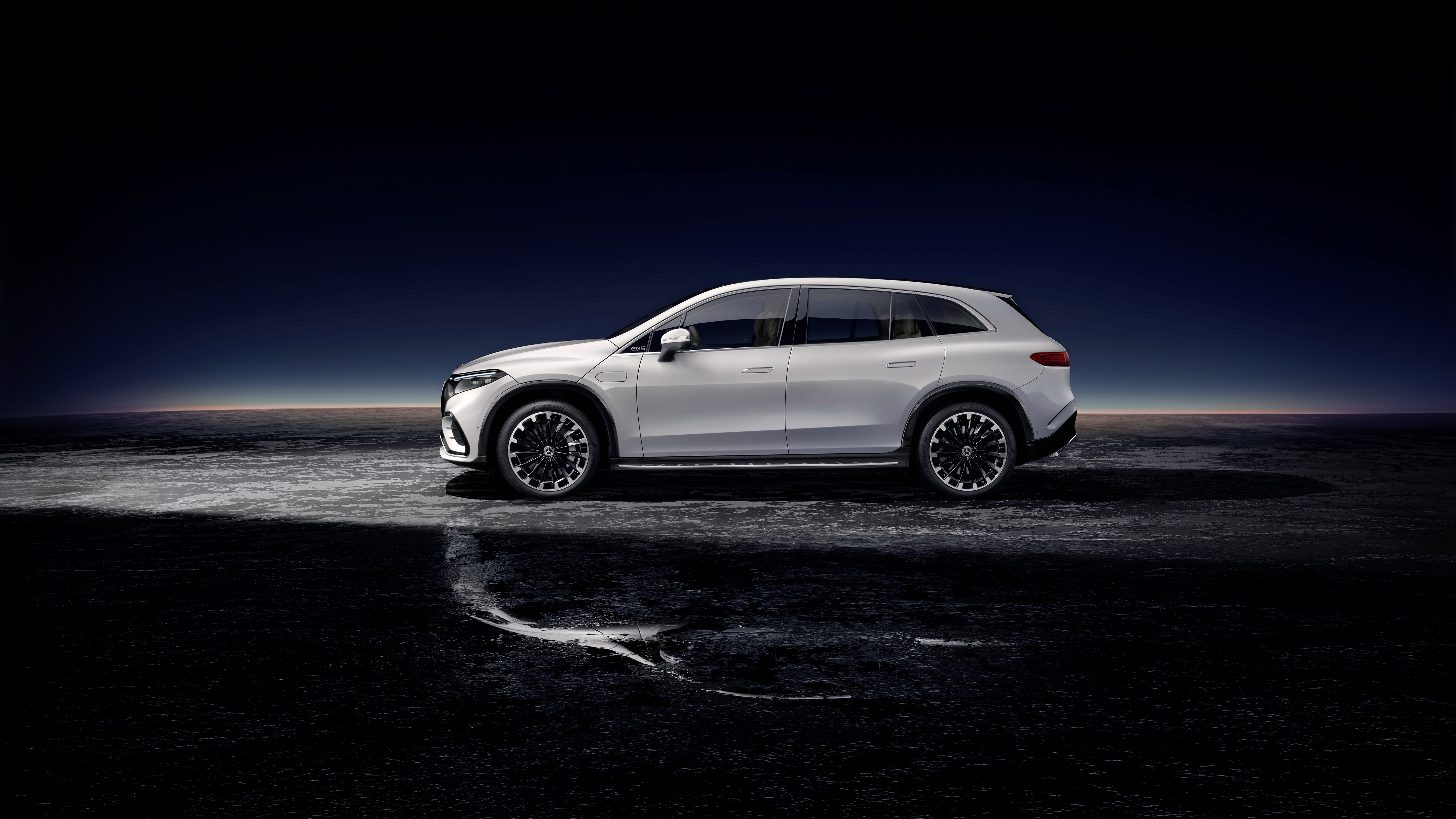 Mercedes-Benz EQS 450+ HD Wallpaper