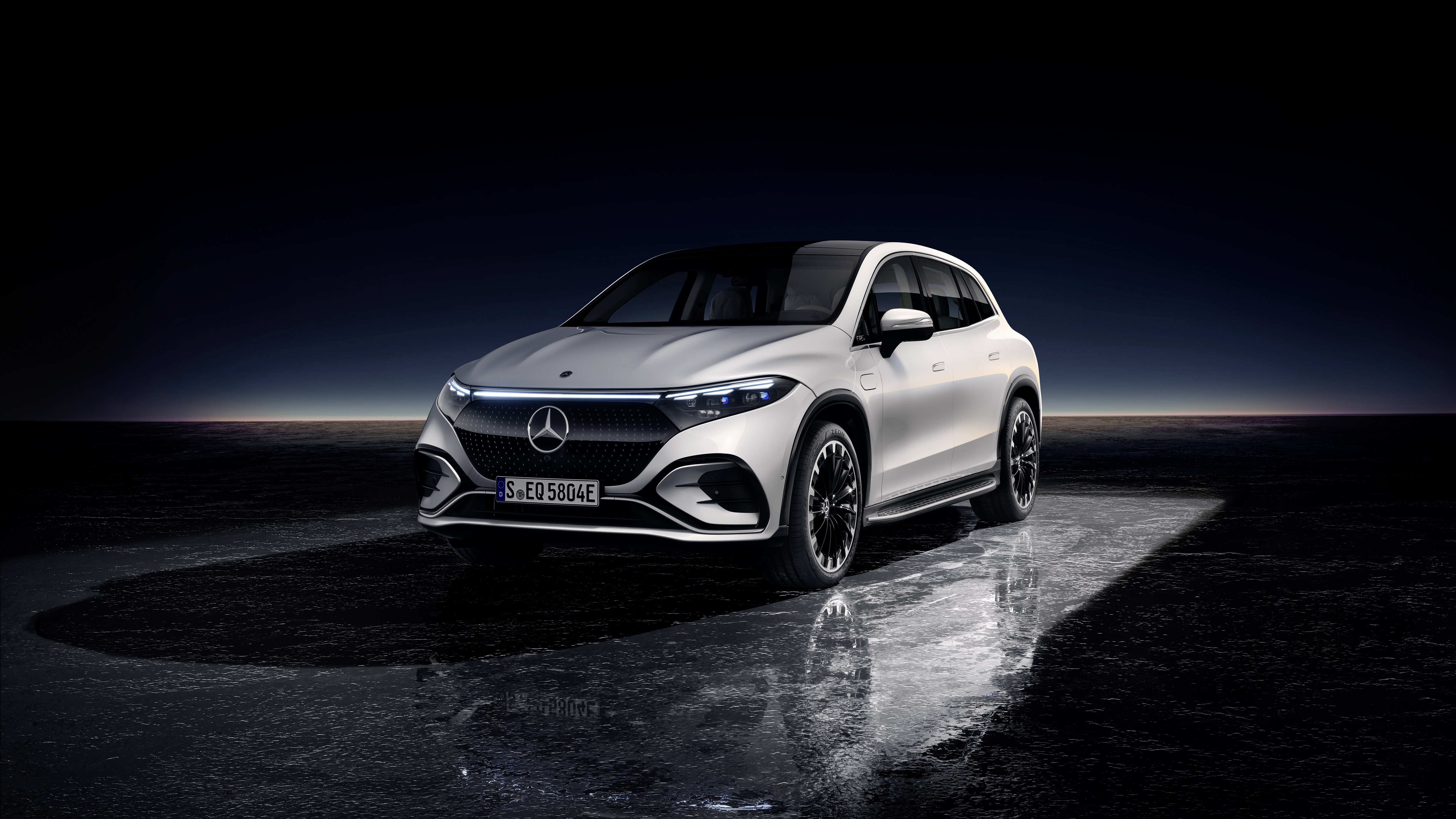 Mercedes-Benz EQS 450+ SUV 4K HD Wallpaper