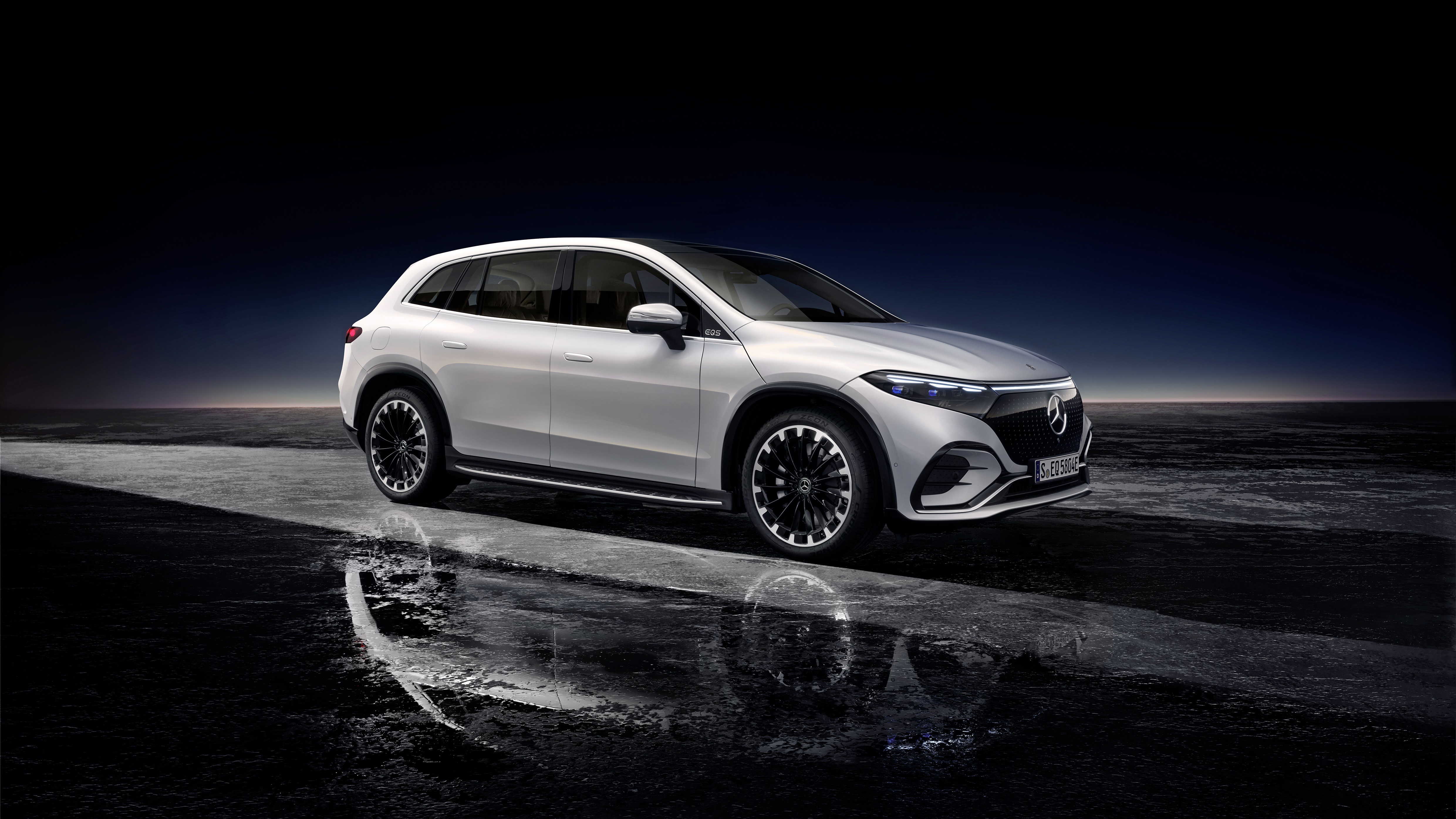 Mercedes-Benz EQS 450+ SUV 4K HD Wallpaper