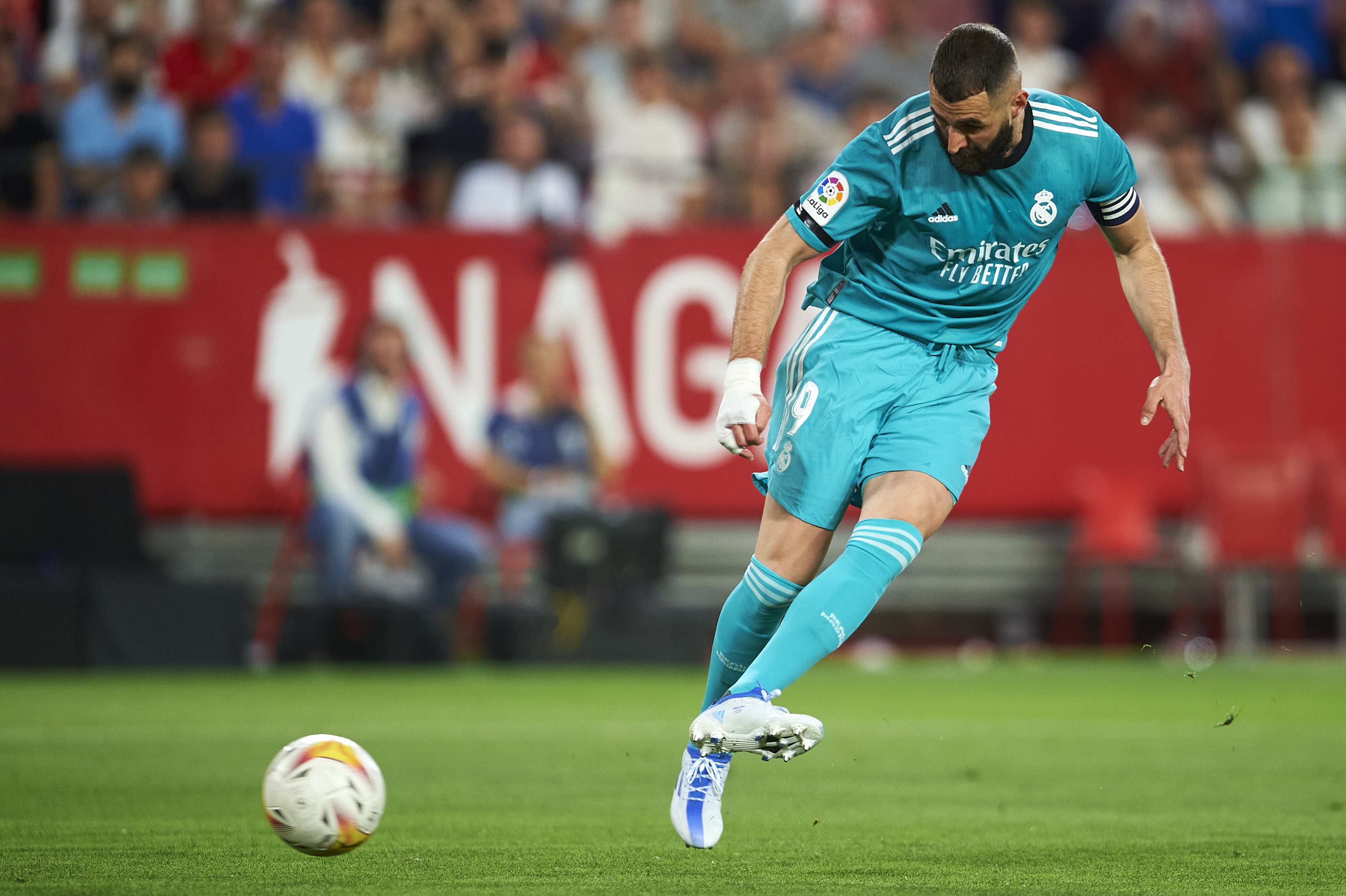 Karim Benzema playing soccer in a stadium 4K HD Wallpaper