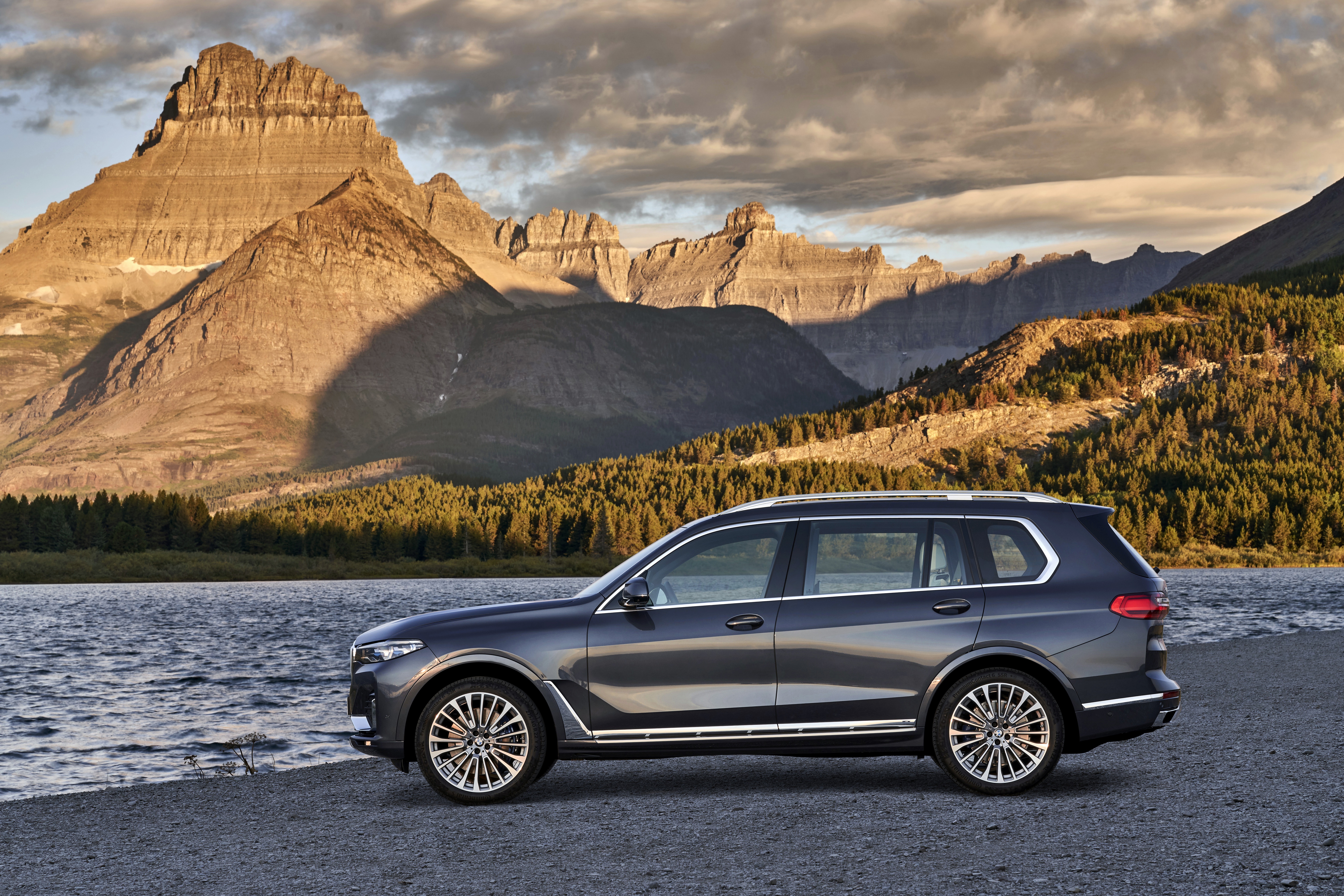 BMW X7 HD Wallpaper