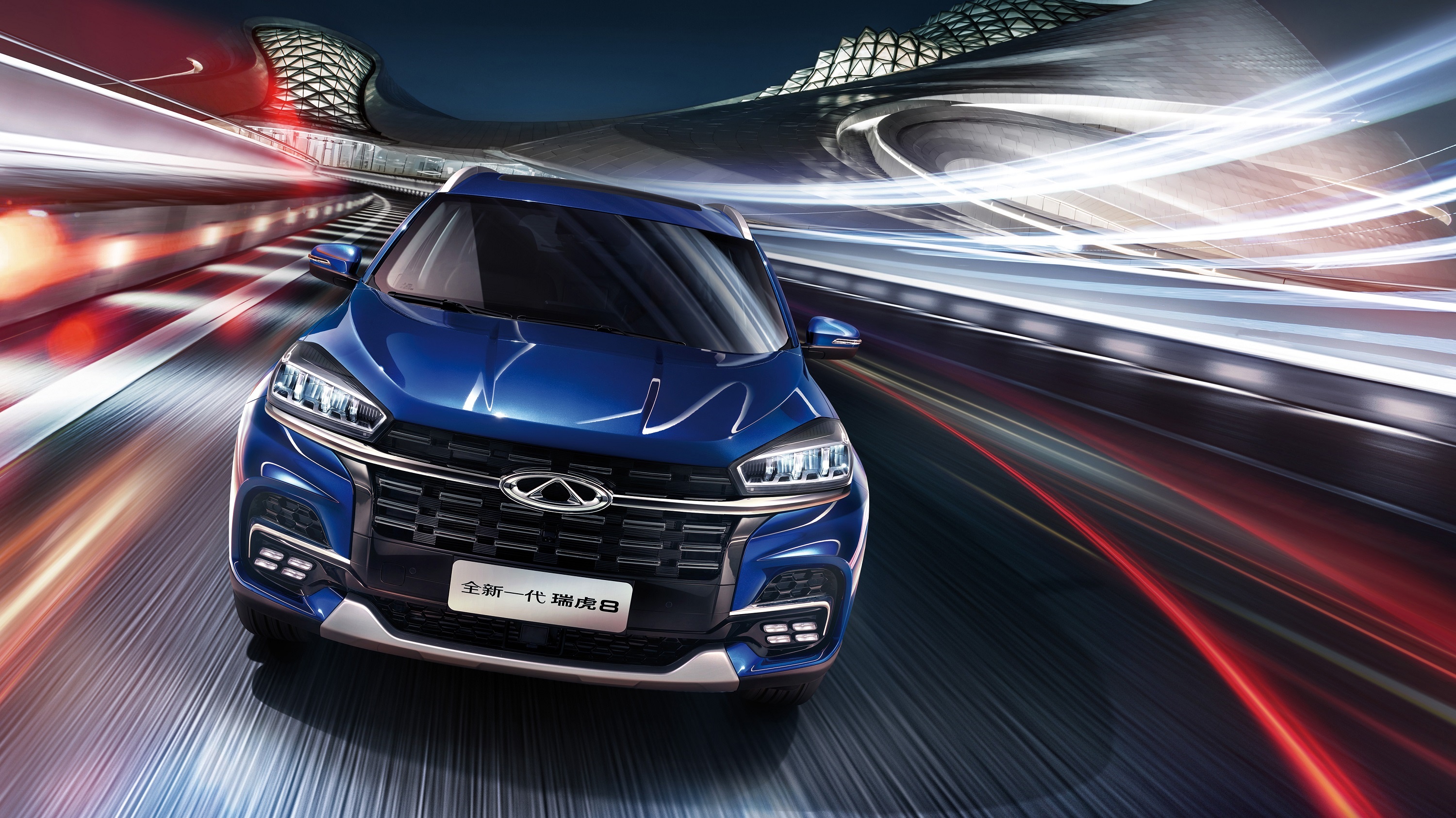 Blue Chery Tiggo 8 driving on a highway HD Wallpaper