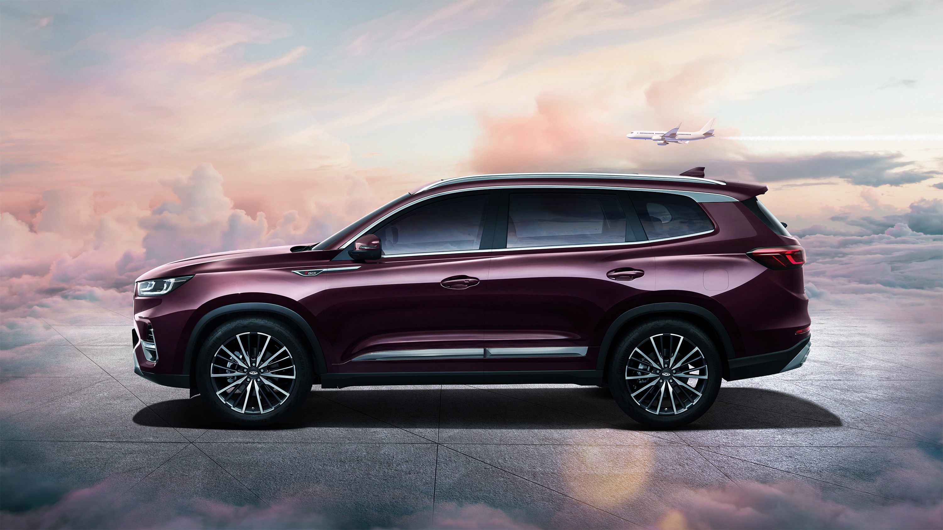 Chery Tiggo 8 SUV parked on a cloudy surface HD Wallpaper