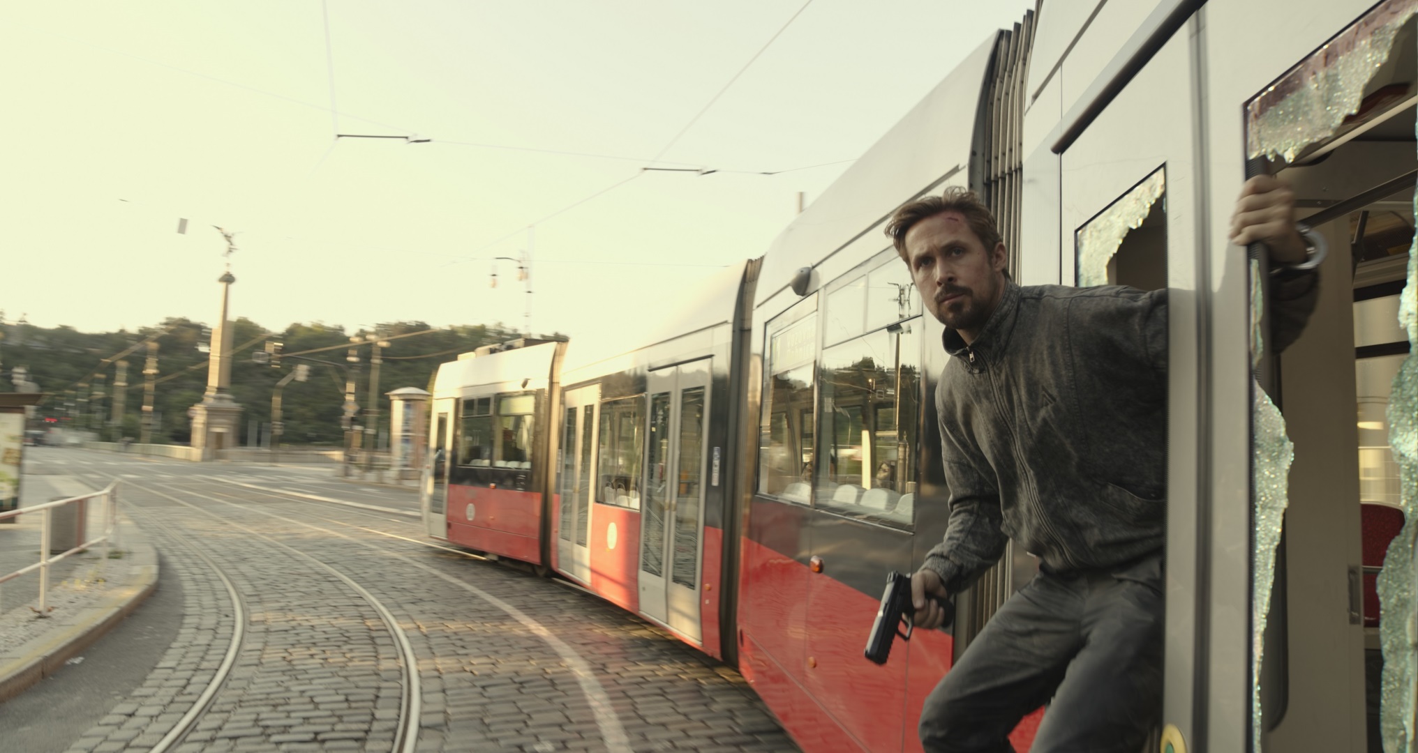 Ryan Gosling in The Gray Man HD Wallpaper