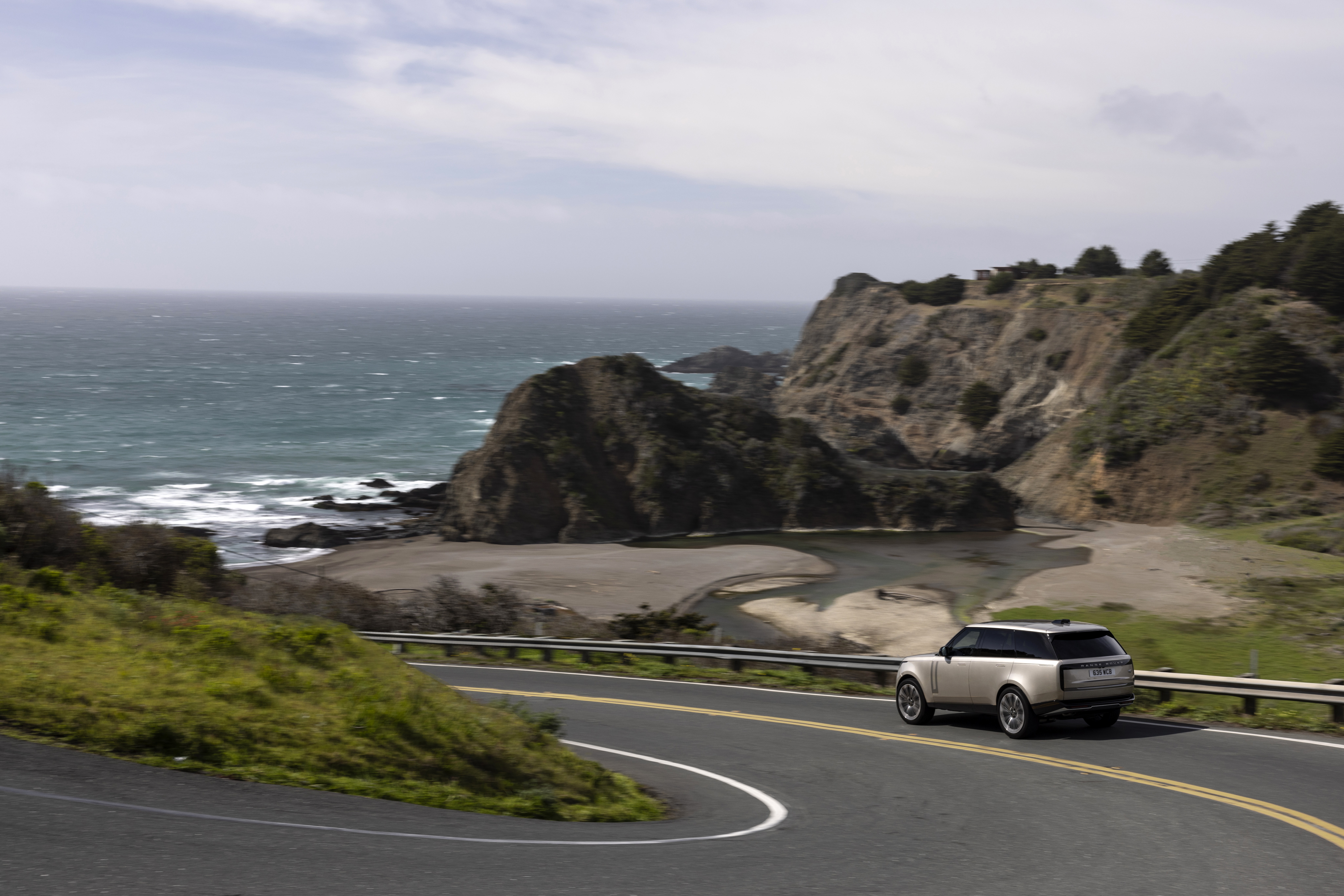 Range Rover HSE D350 on a coastal road HD Wallpaper