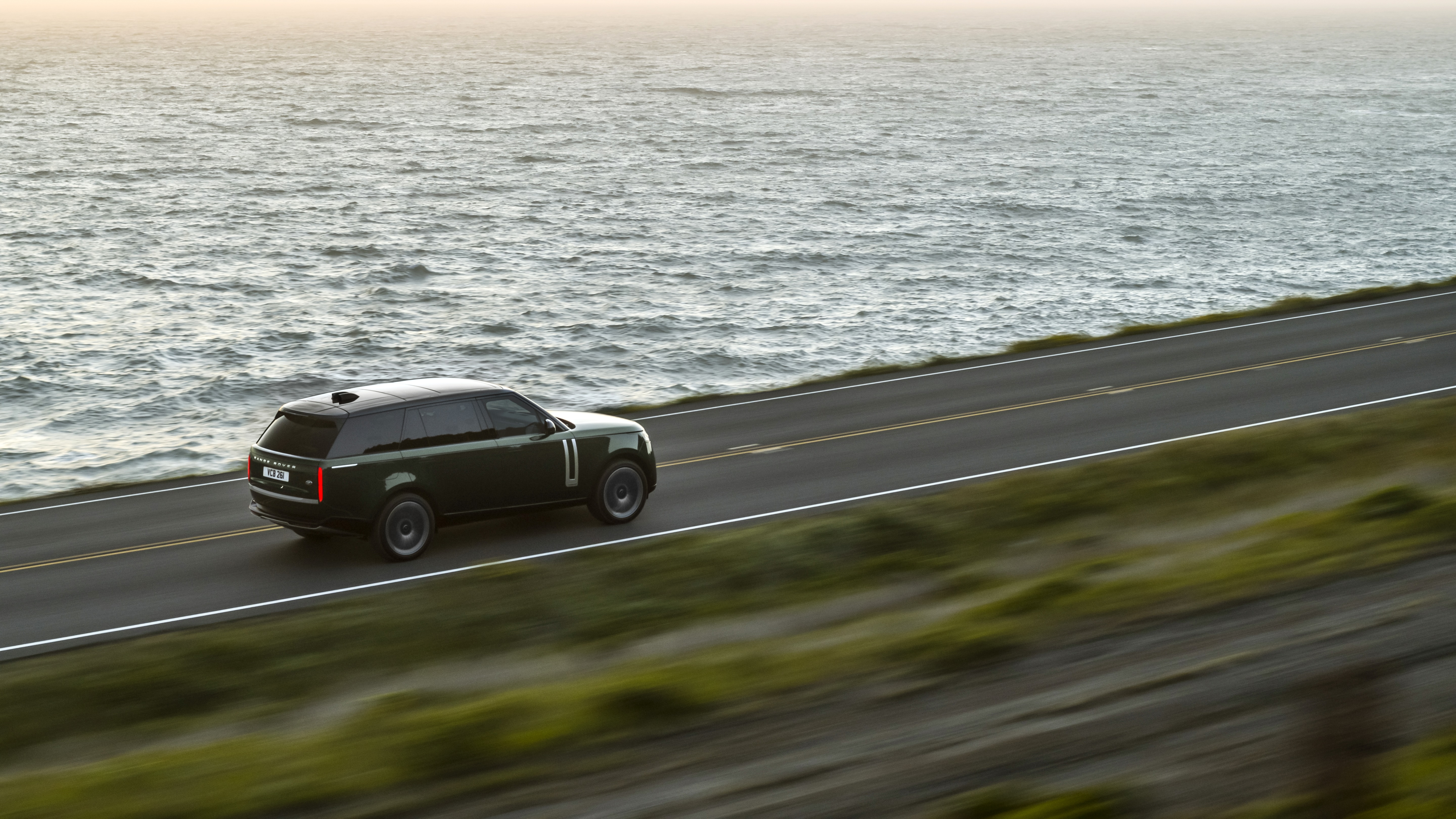 Range Rover P400 LWB 4K driving by the ocean HD Wallpaper
