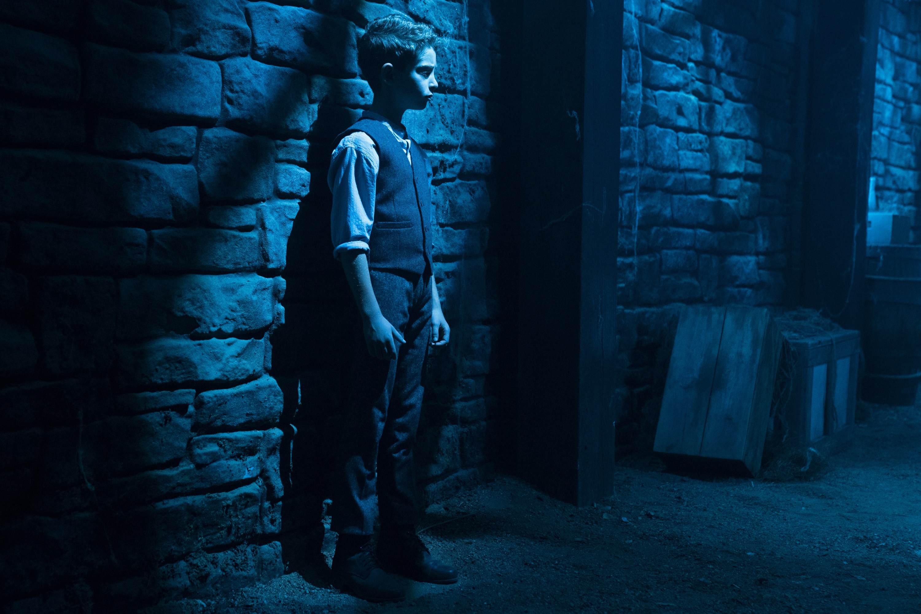 Boy in vest in Star Trek: Picard HD Wallpaper