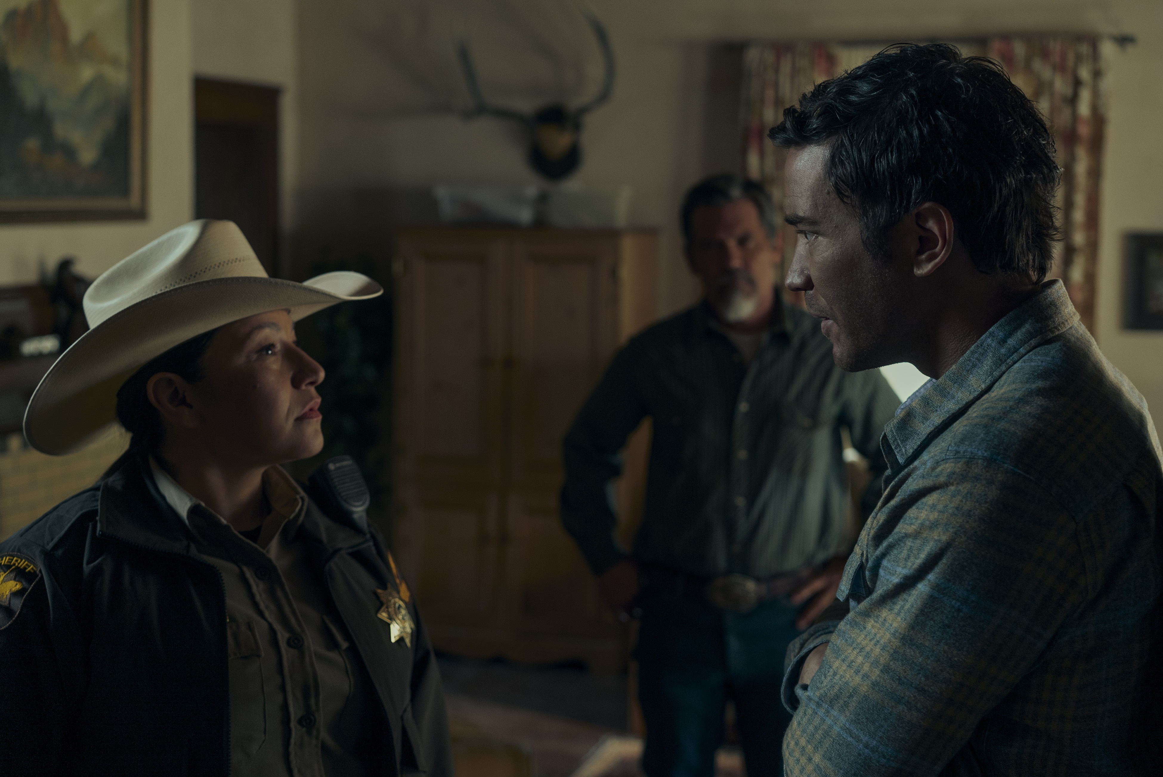 Sheriff and two men in a room HD Wallpaper