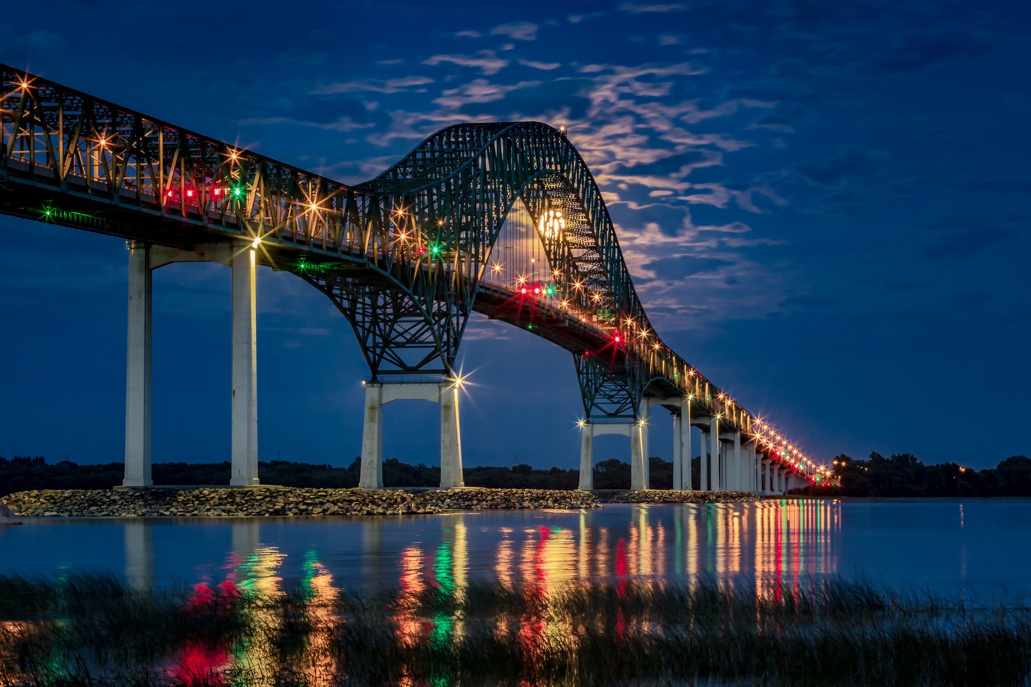 Bridge over the St. Lawrence River in Quebec, Canada at night HD Wallpaper