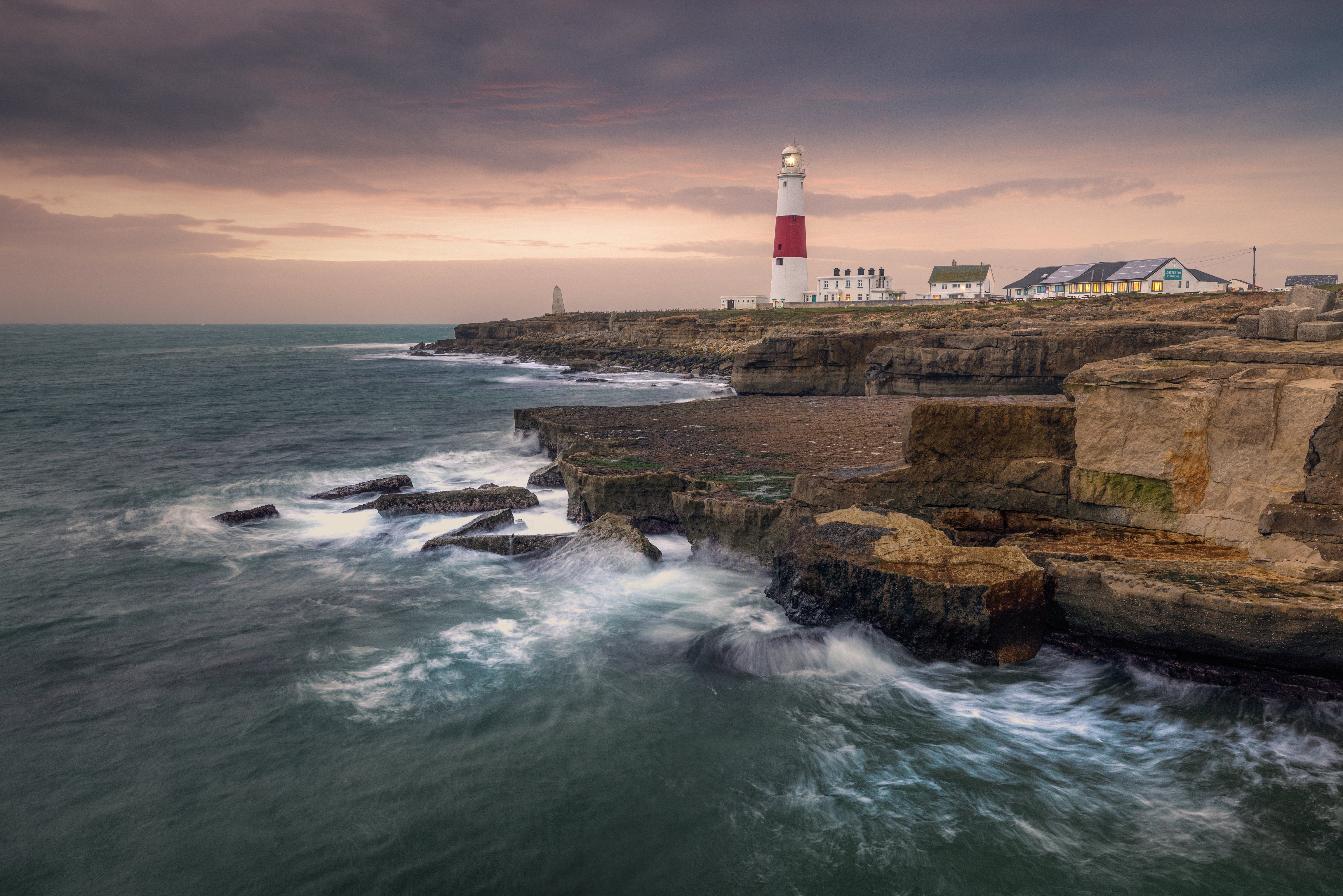 Portland Bill Lighthouse on Dorset coast, England HD Wallpaper