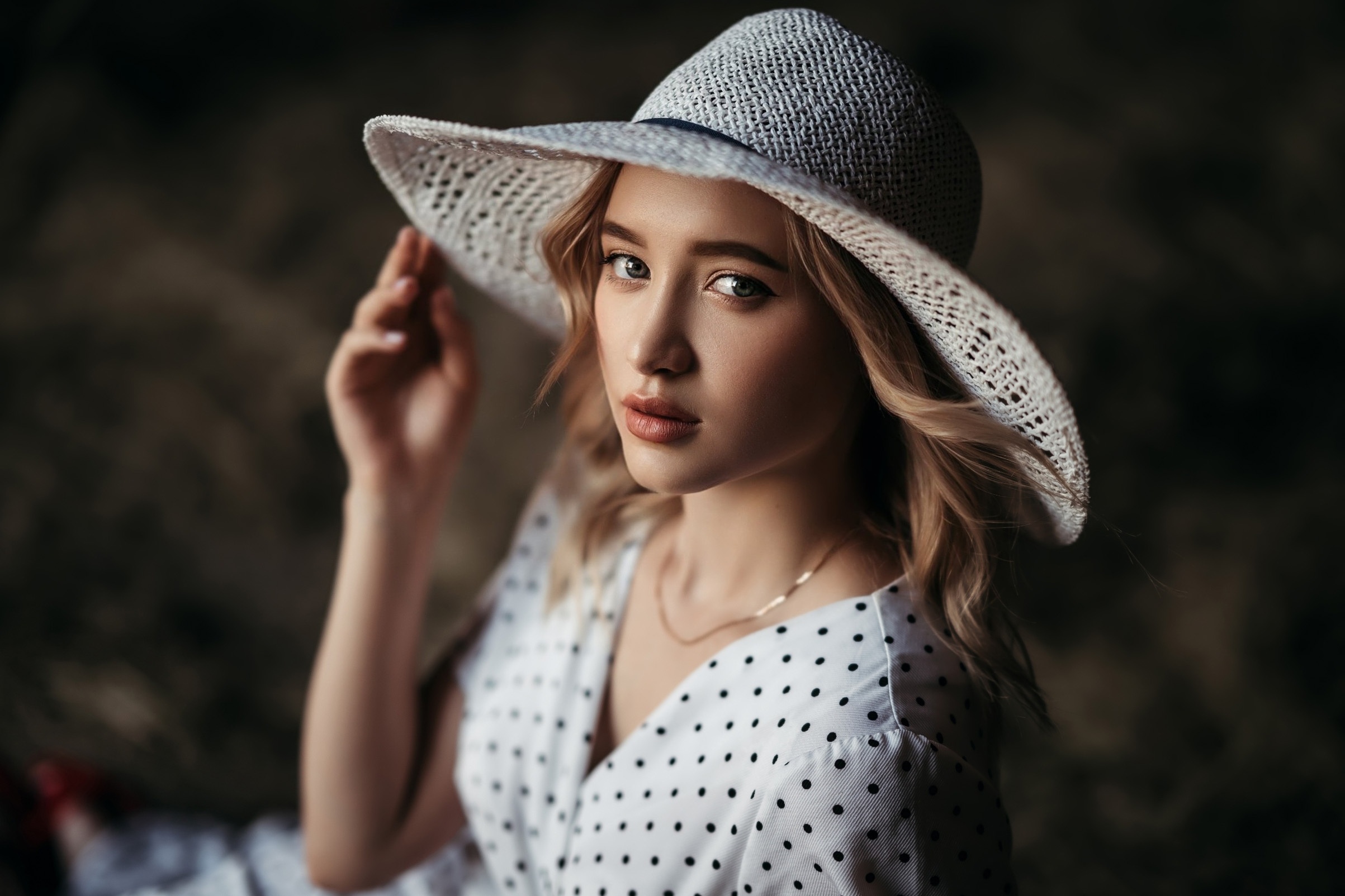 Woman in a polka dot dress and hat HD Wallpaper