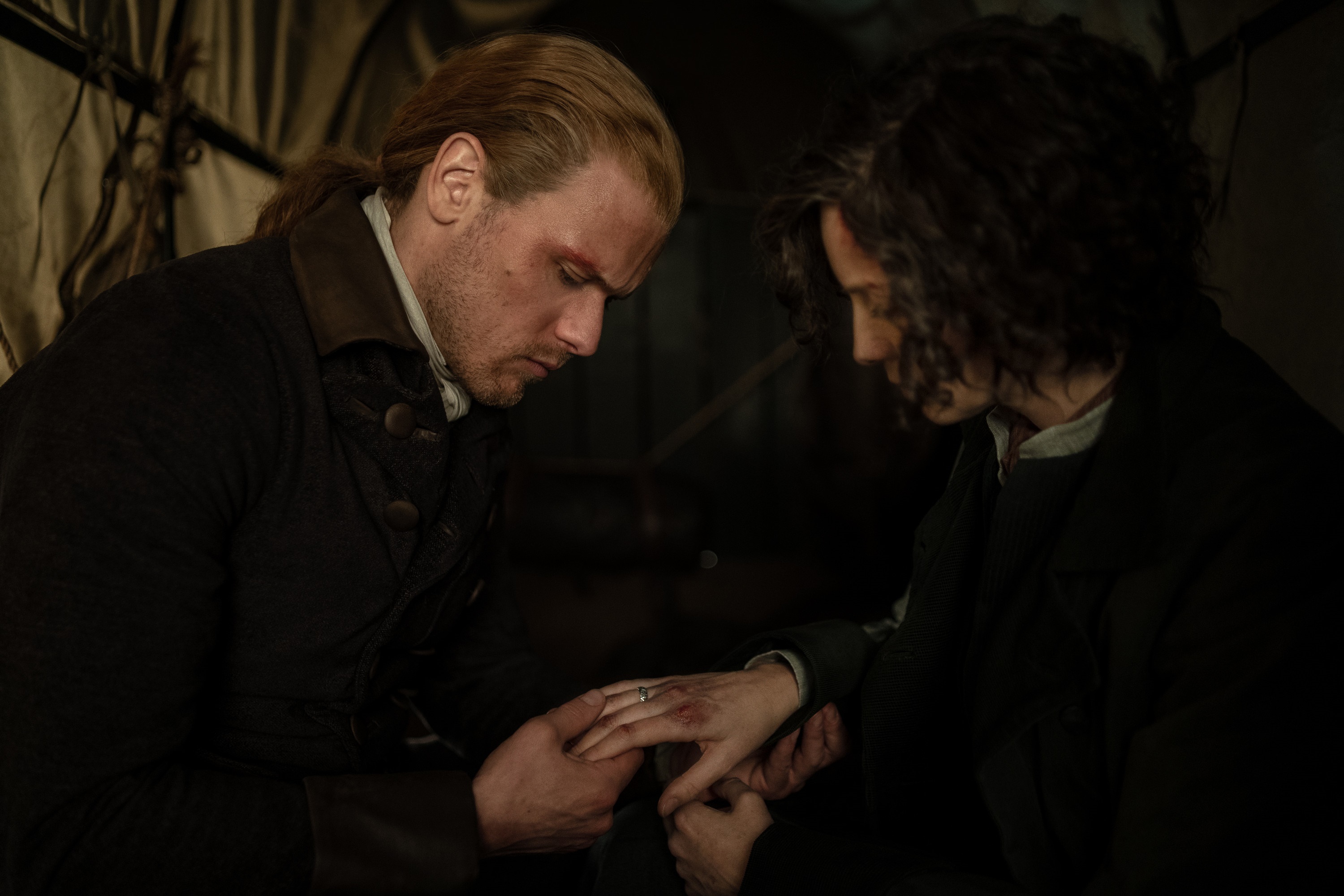Jamie Fraser from Outlander holding a hand HD Wallpaper