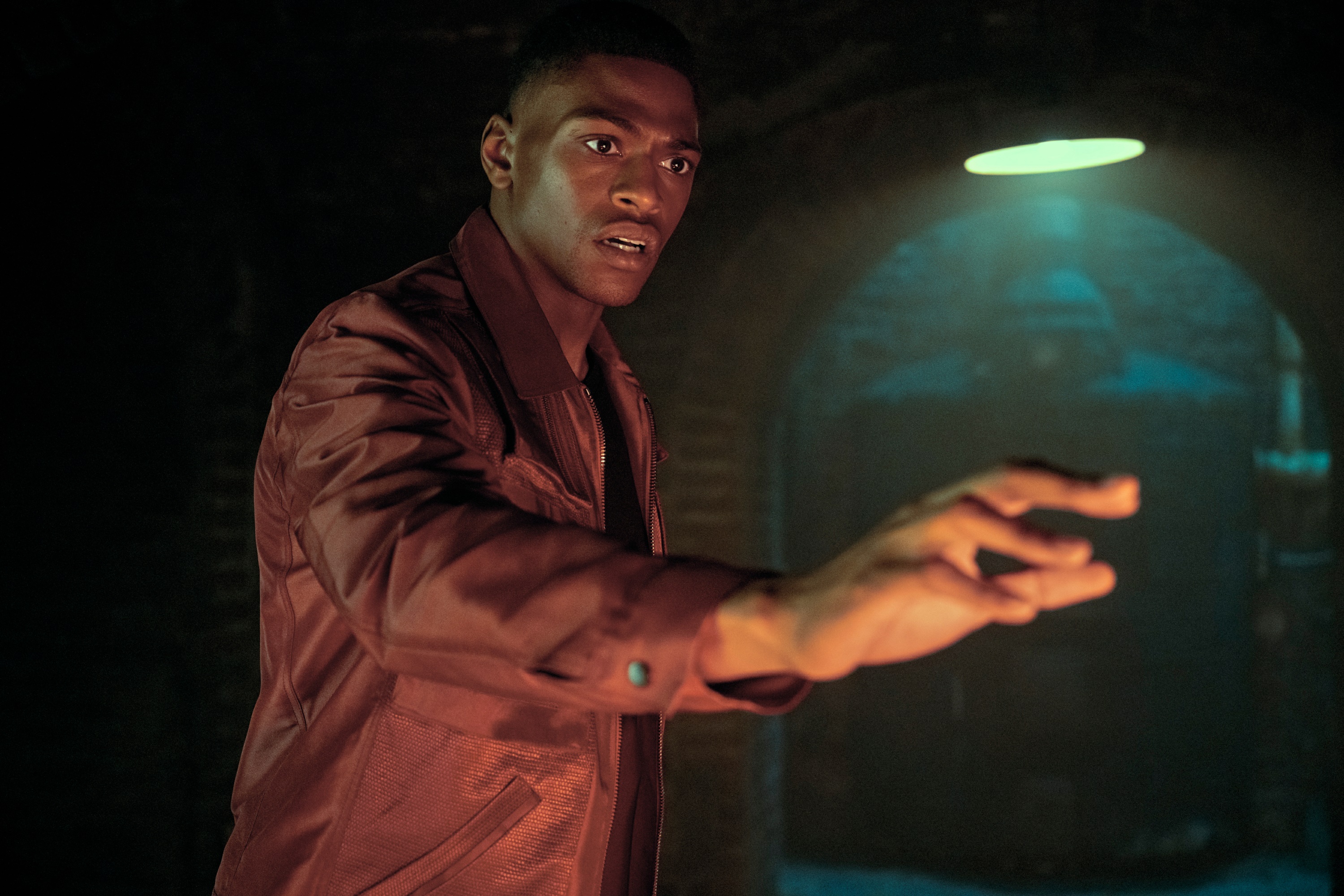 Klaus Hargreeves from The Umbrella Academy HD Wallpaper