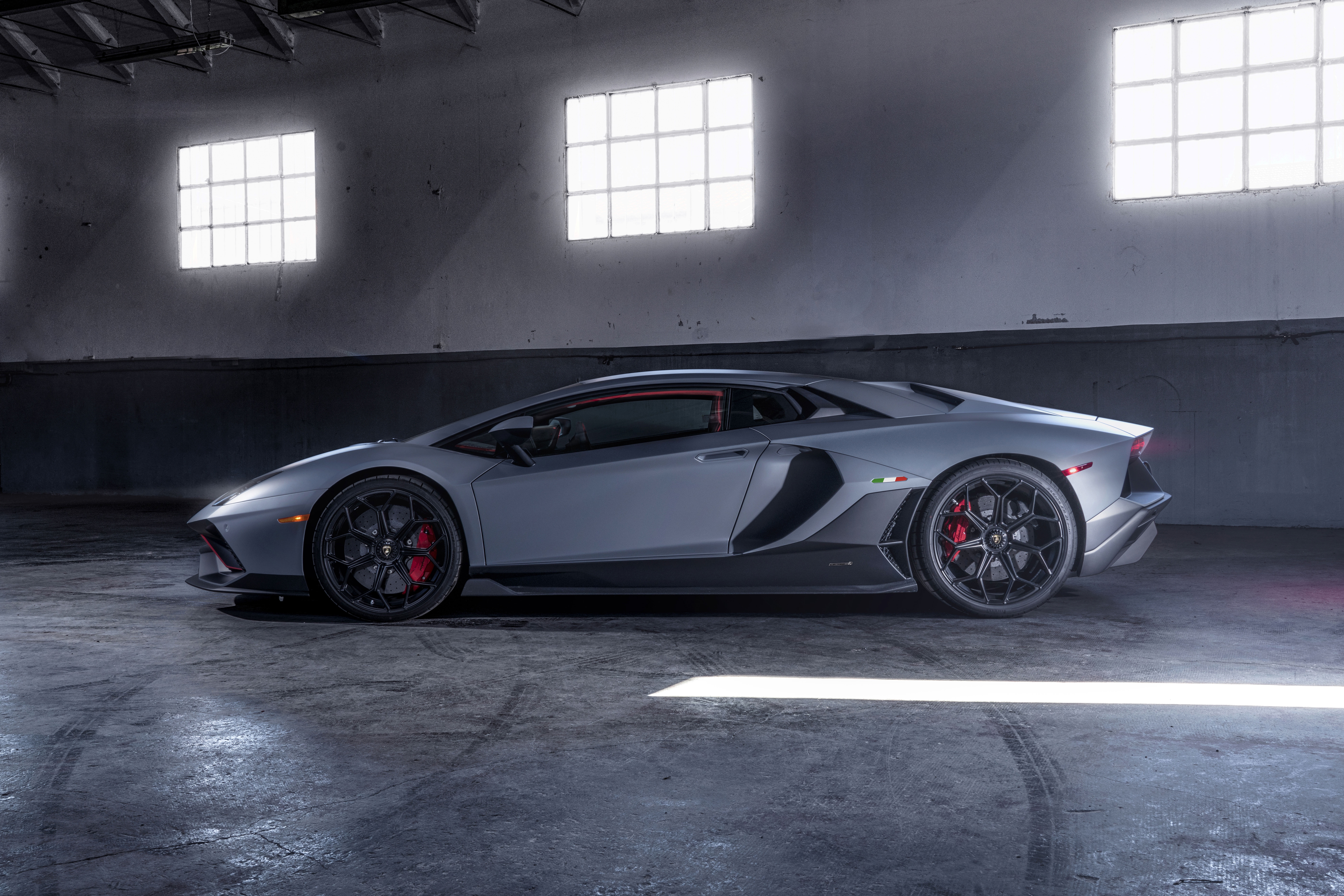Lamborghini Aventador LP 780-4 Ultimae HD Wallpaper