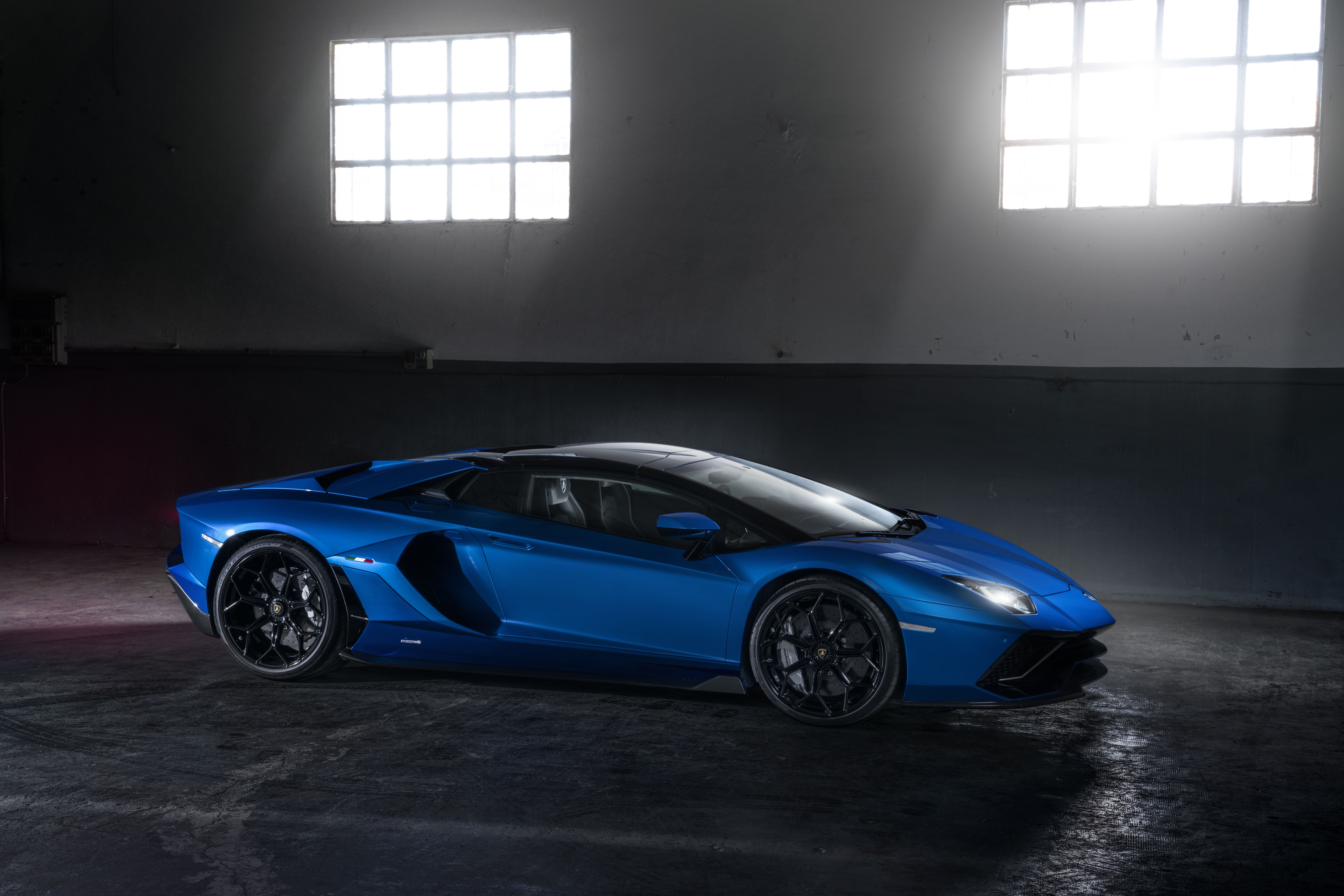 Blue Lamborghini Aventador LP 780-4 Ultimae HD Wallpaper