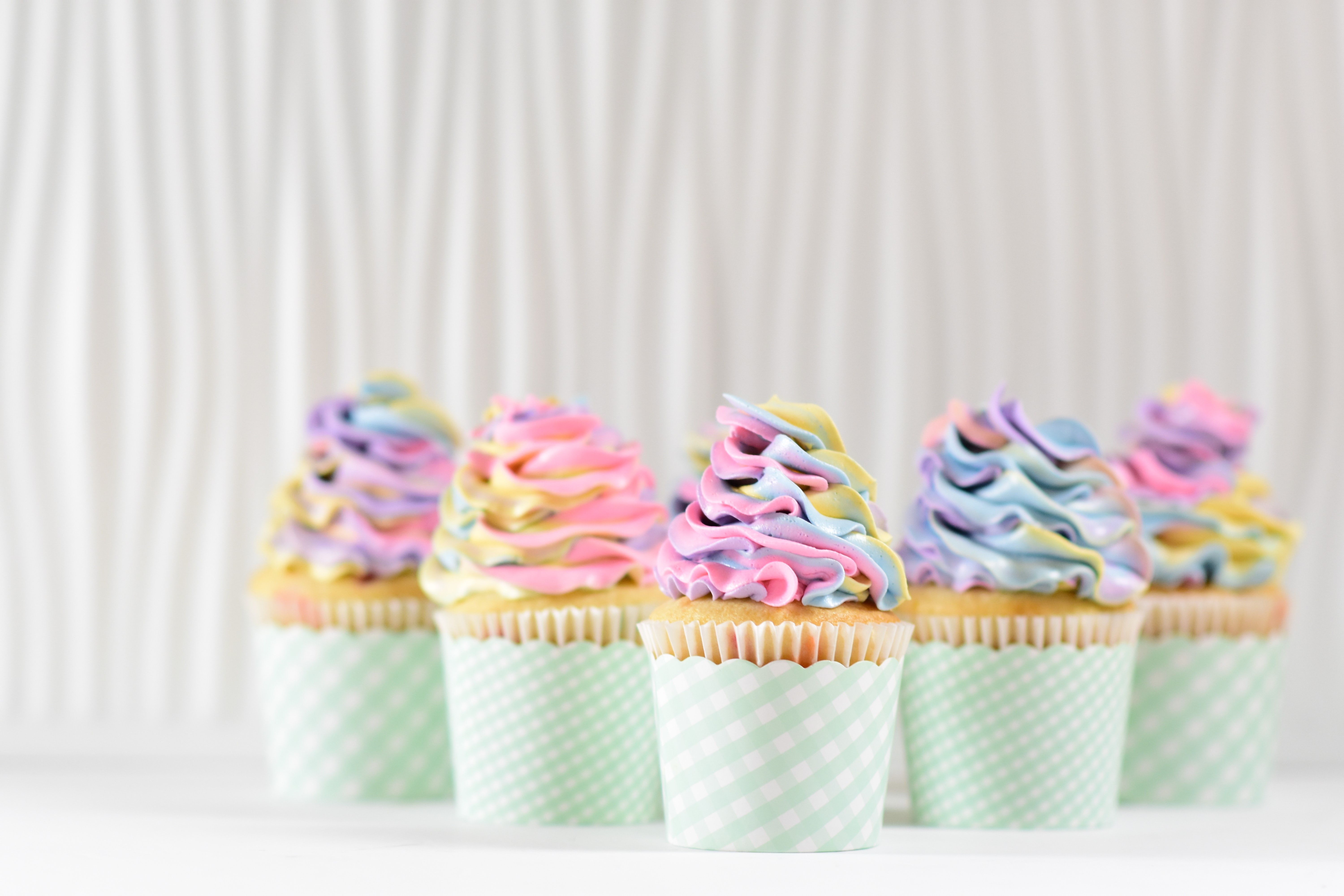Rainbow Frosted Cupcakes in Green Wrappers HD Wallpaper