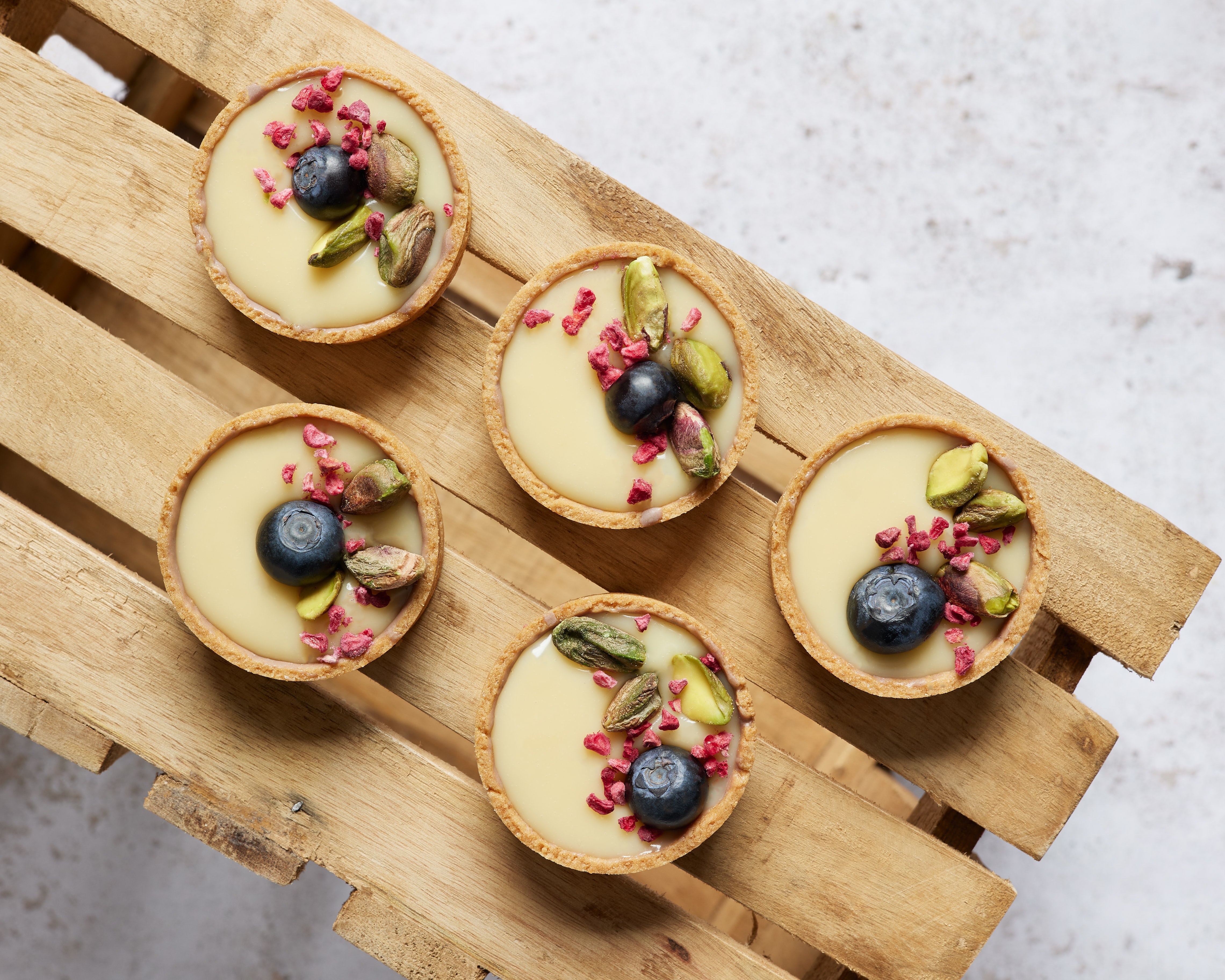 Dessert Tartlets with Blueberries and Pistachios HD Wallpaper
