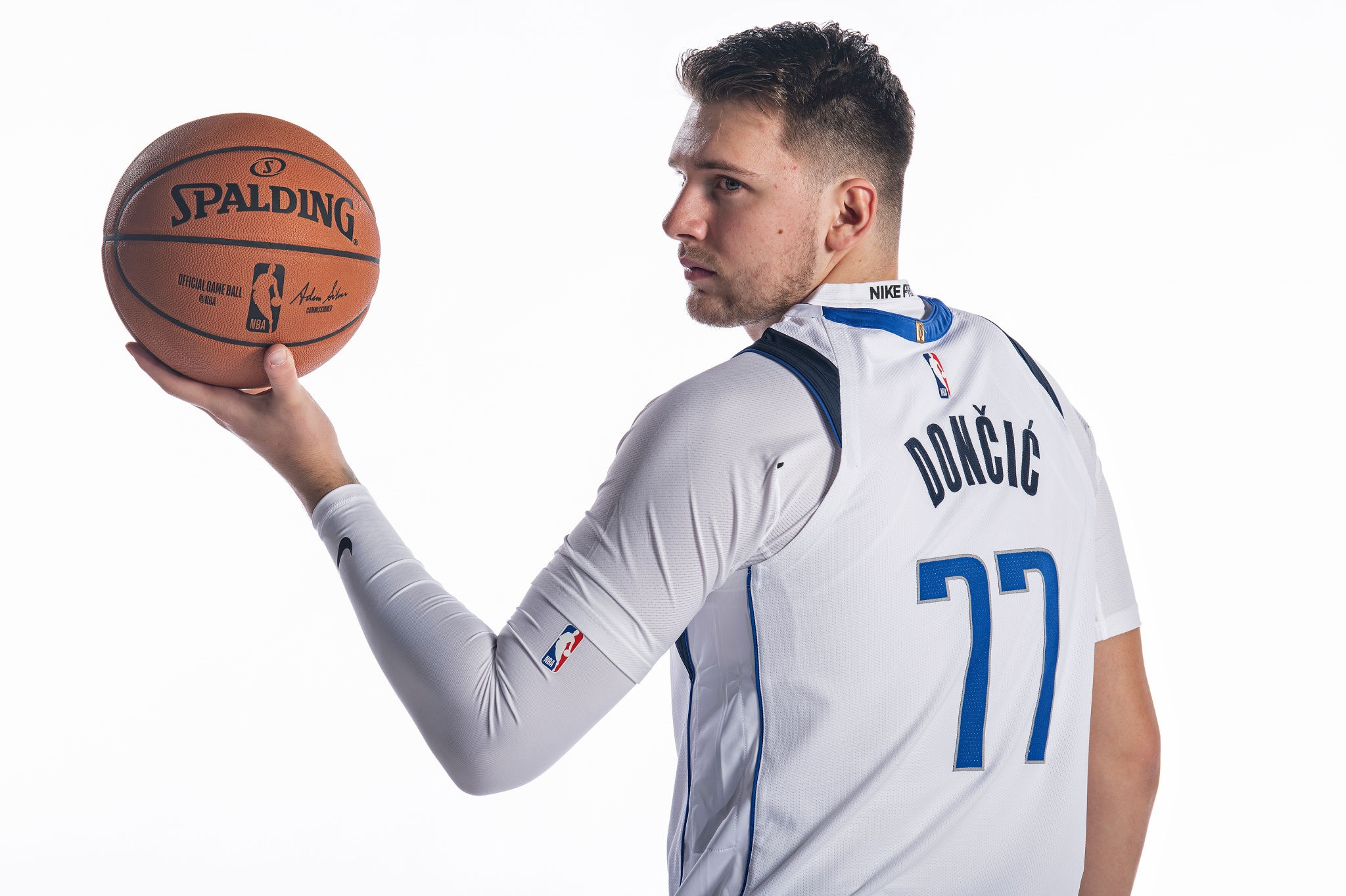 Luka Dončić with a Spalding basketball HD Wallpaper