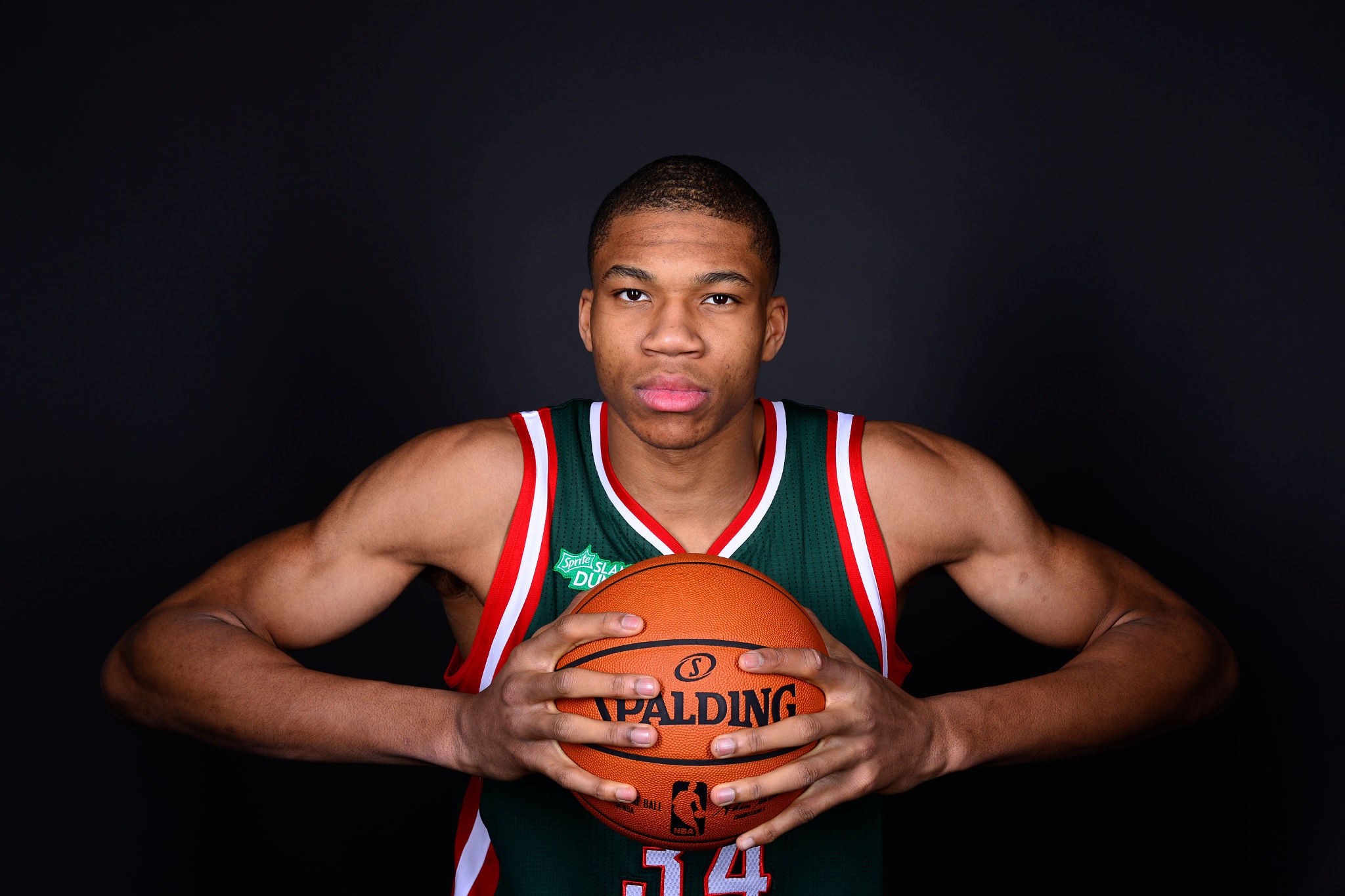 Giannis Antetokounmpo of the Milwaukee Bucks HD Wallpaper
