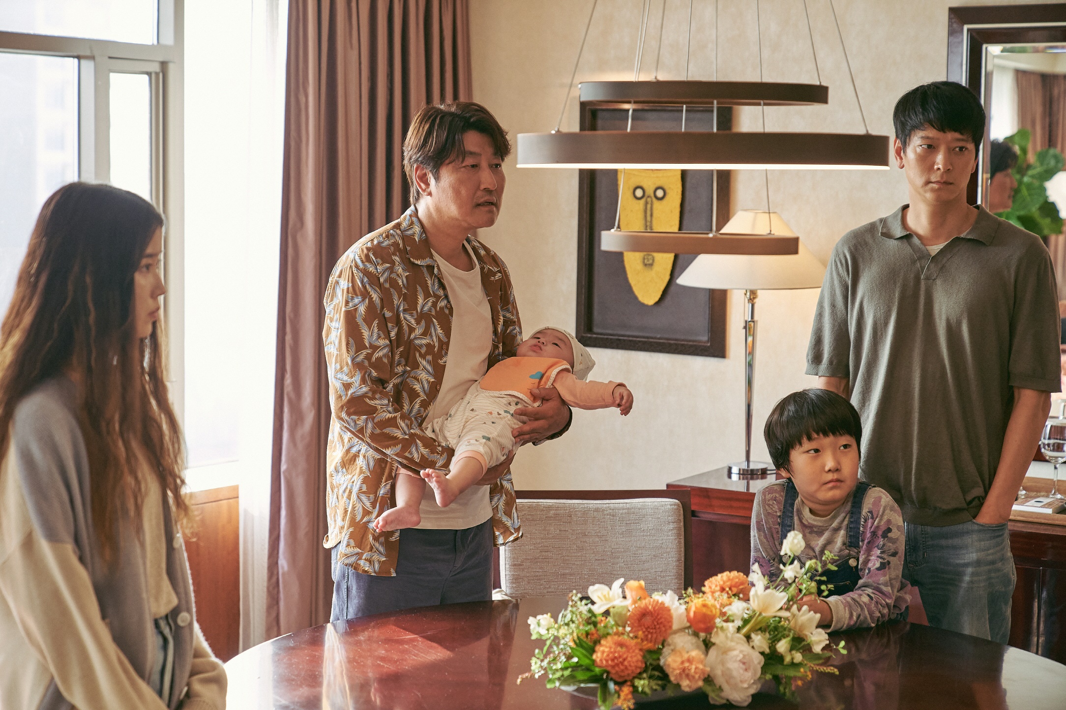 Family with baby in a hotel room HD Wallpaper