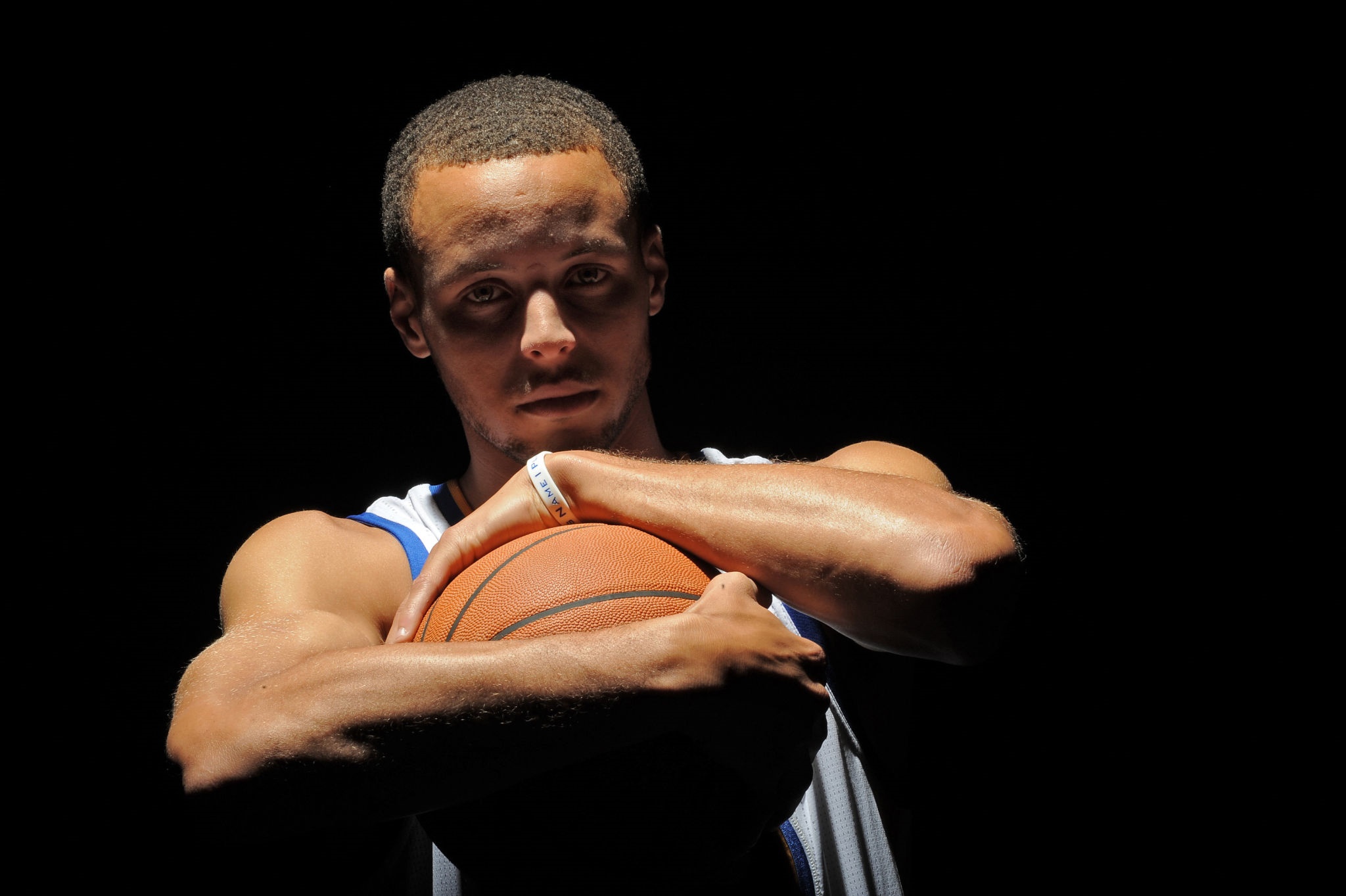 Stephen Curry holding a basketball HD Wallpaper