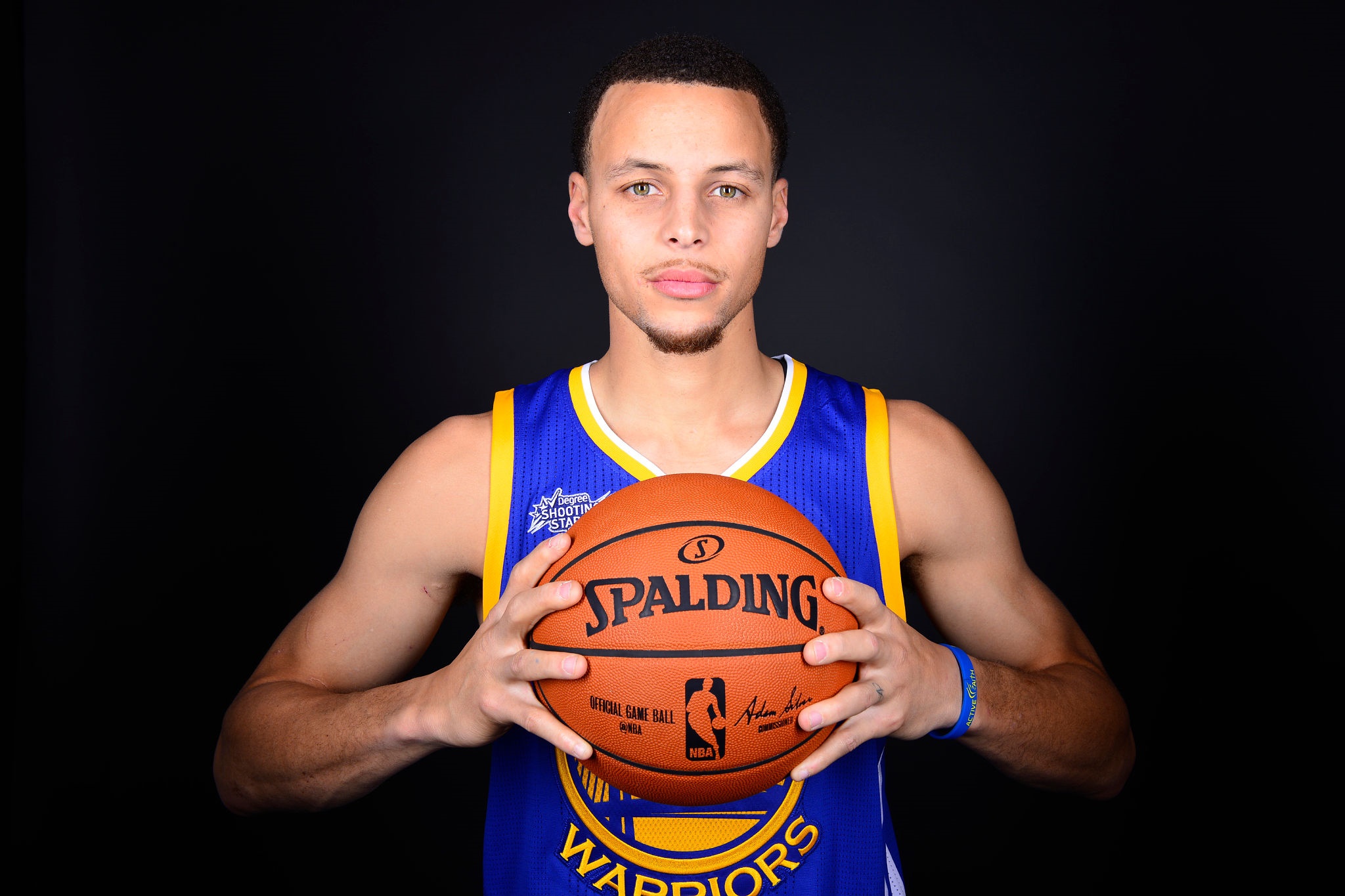 Stephen Curry from Golden State Warriors holding Spalding basketball HD Wallpaper