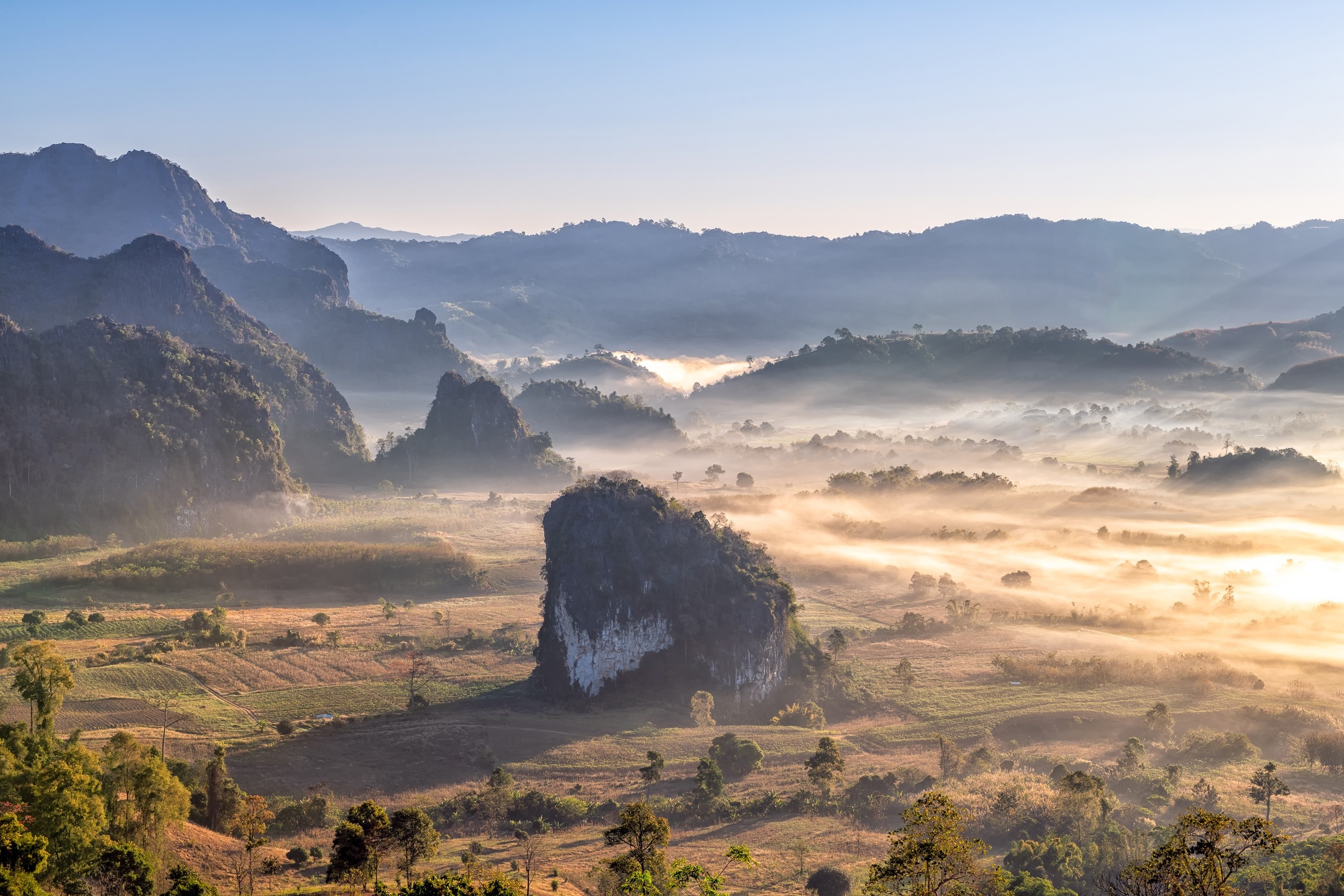 Misty Mountains Landscape HD Wallpaper